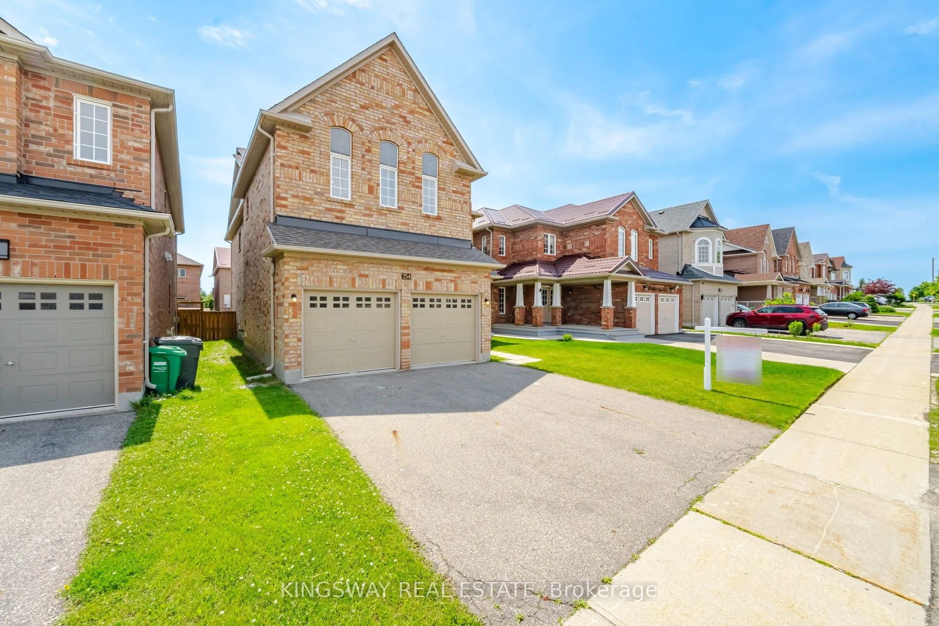 754 White Clover Way Property Photo 3
