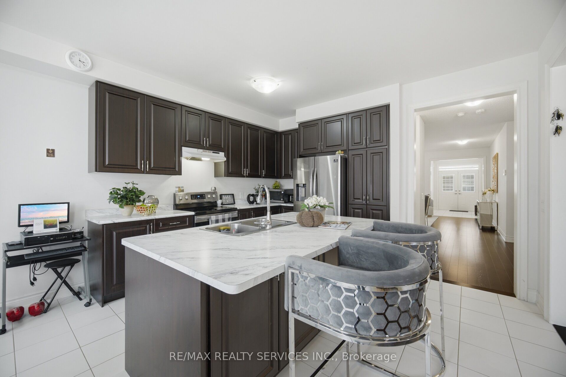 585 Dougall Avenue Property Photo 10