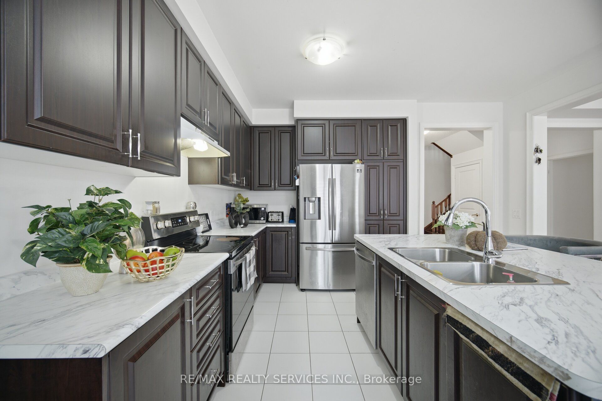 585 Dougall Avenue Property Photo 11