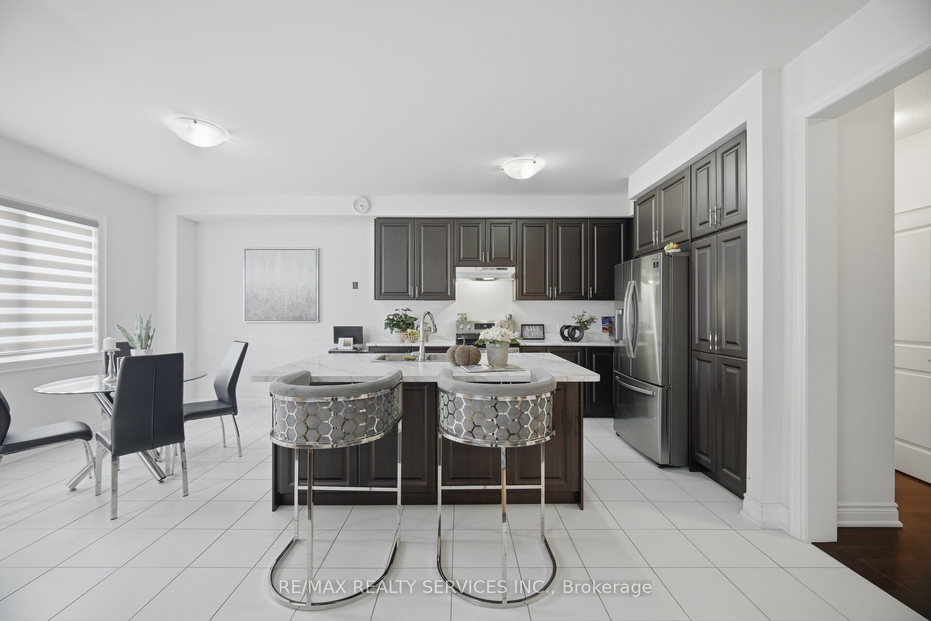 585 Dougall Avenue Property Photo 12