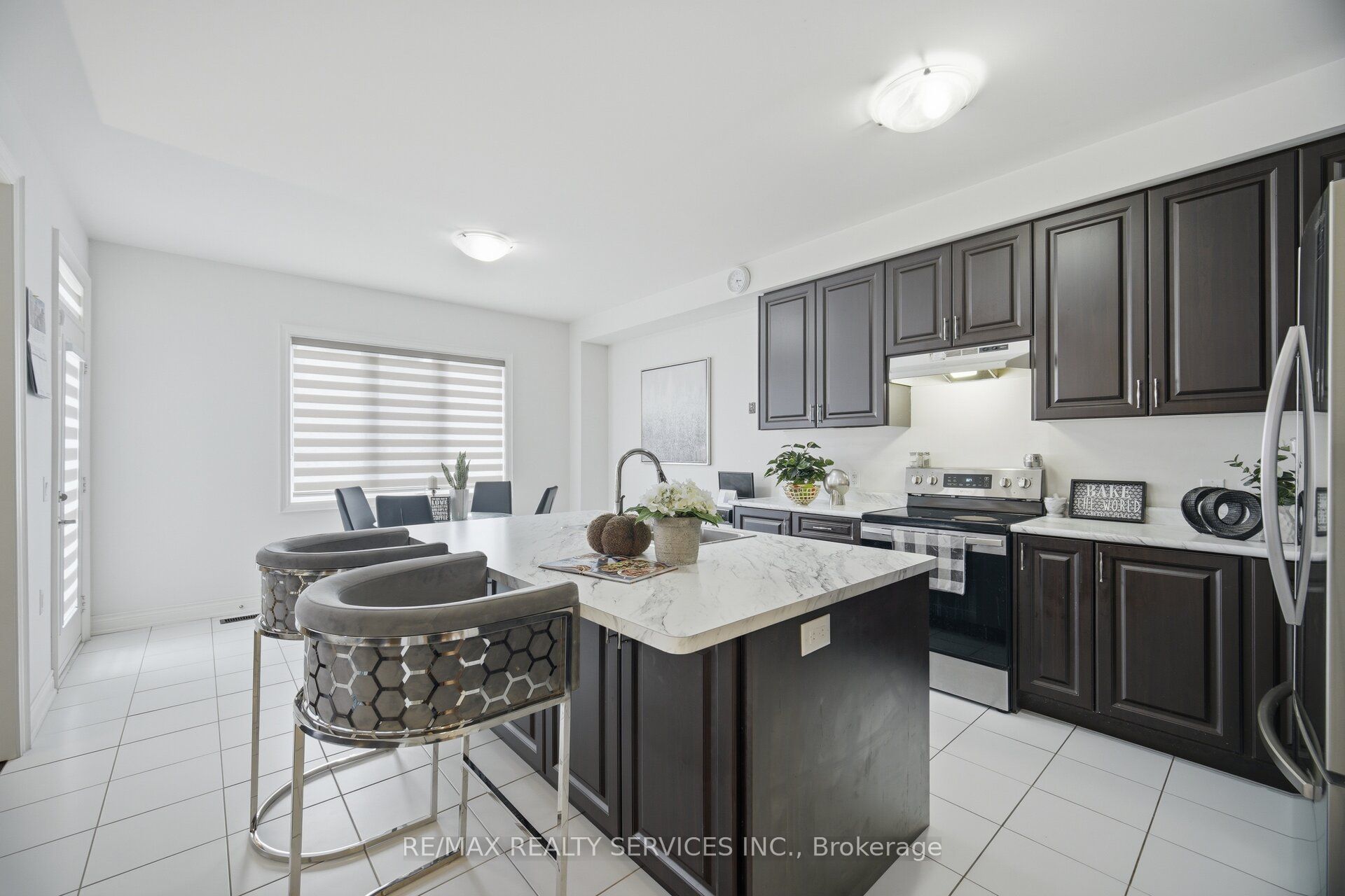 585 Dougall Avenue Property Photo 13
