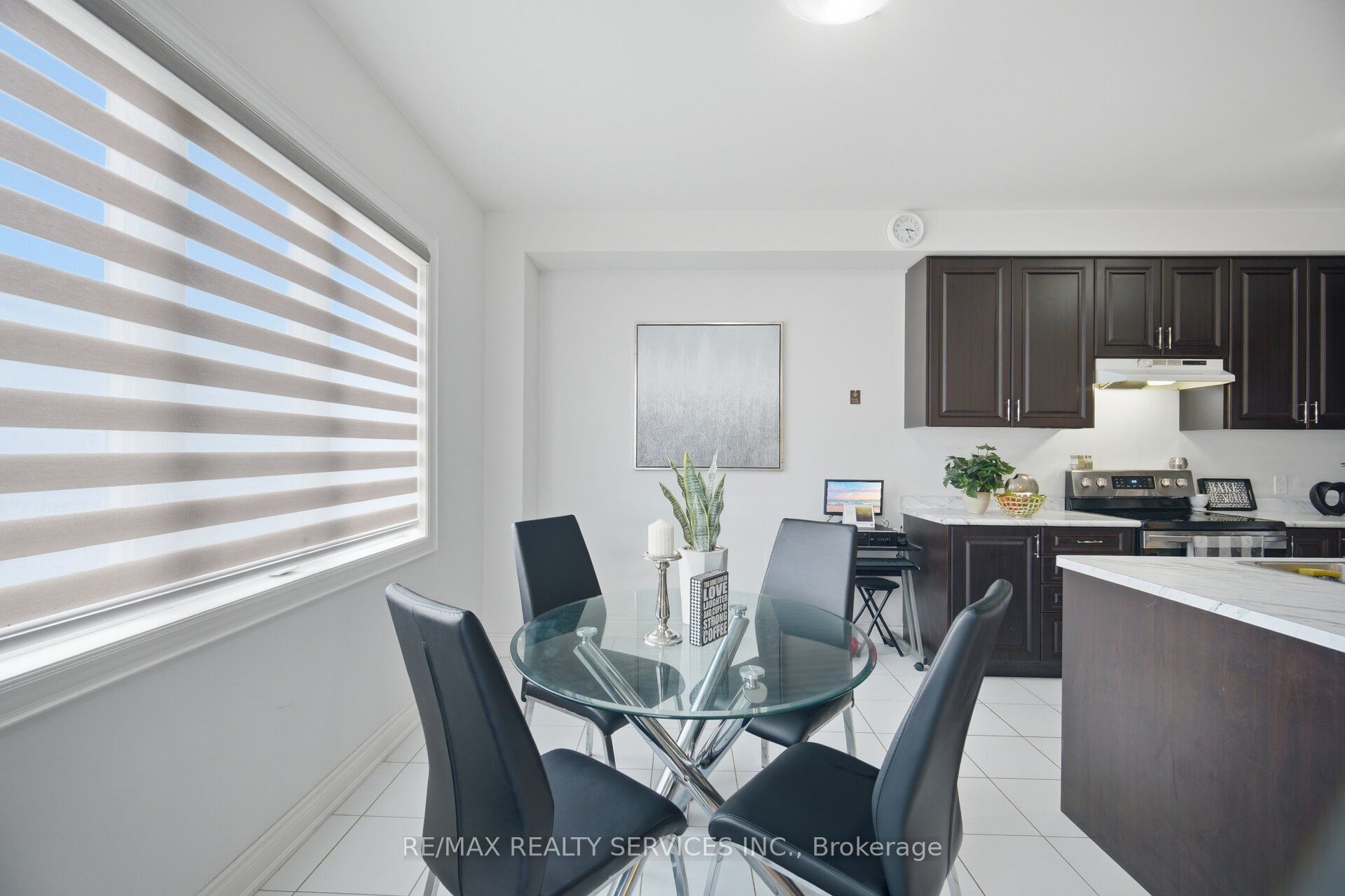 585 Dougall Avenue Property Photo 14