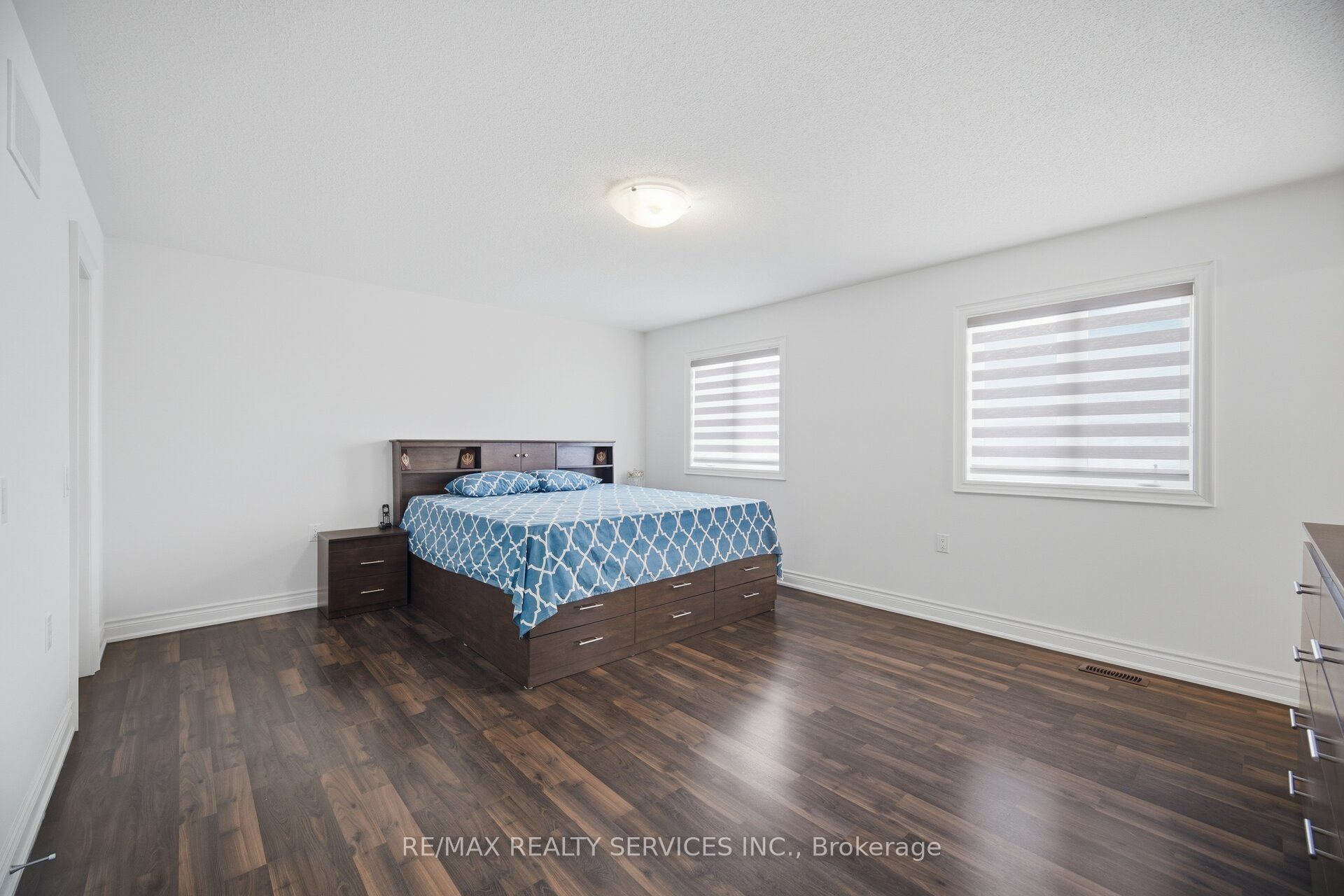 585 Dougall Avenue Property Photo 24
