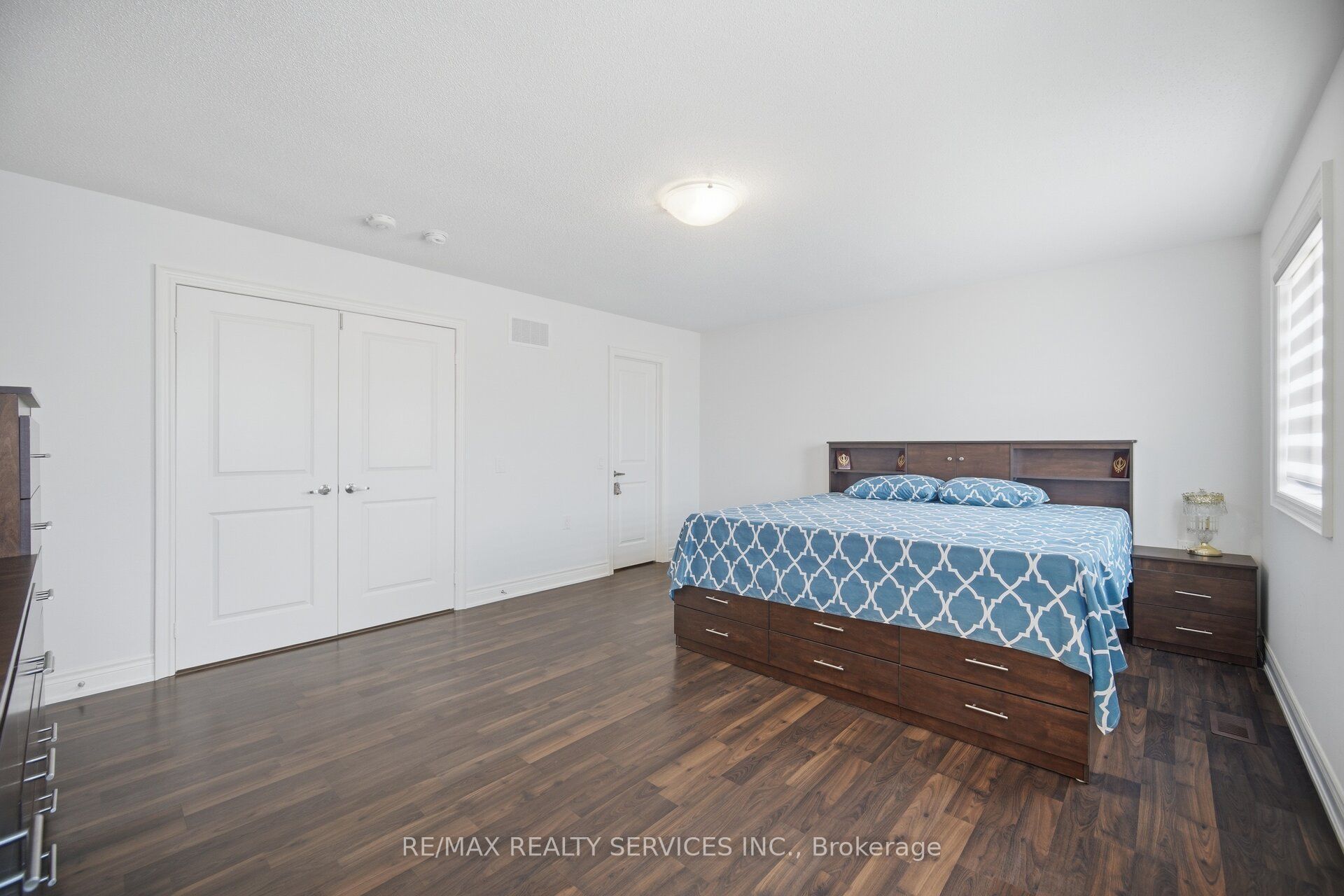 585 Dougall Avenue Property Photo 25