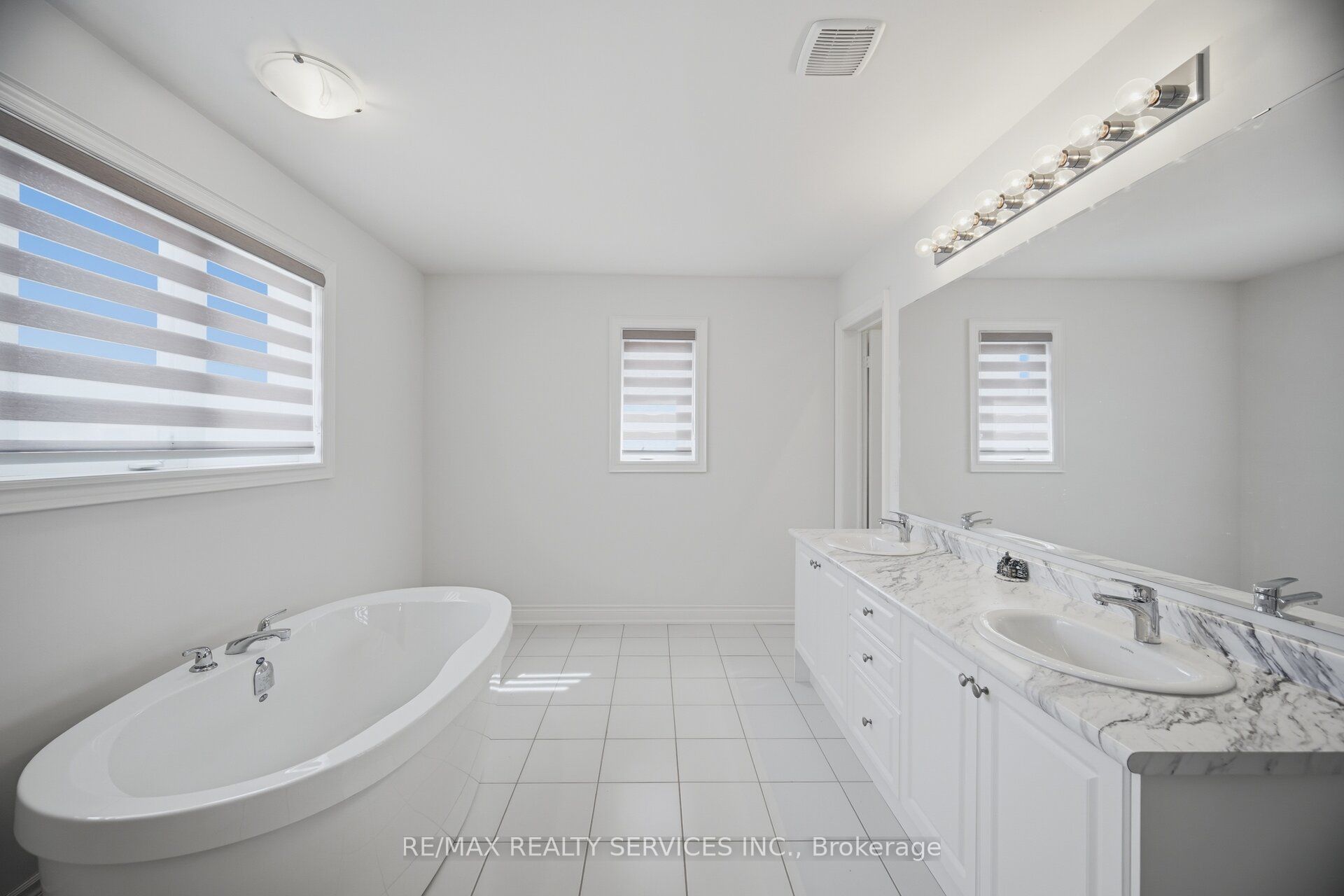 585 Dougall Avenue Property Photo 27