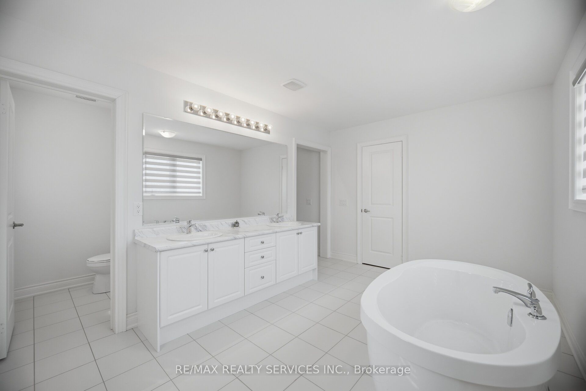 585 Dougall Avenue Property Photo 28