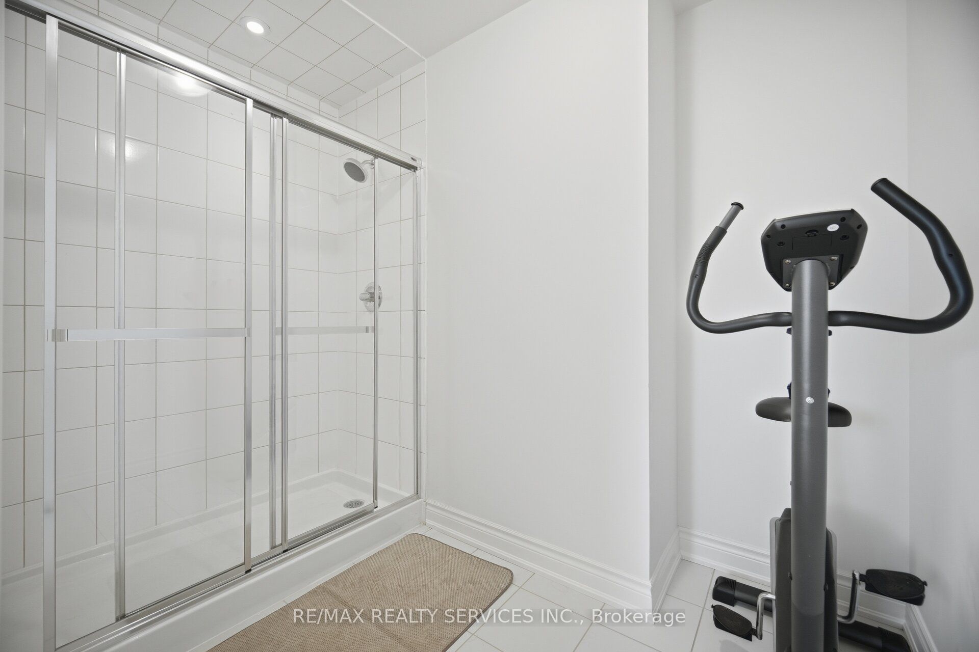 585 Dougall Avenue Property Photo 29