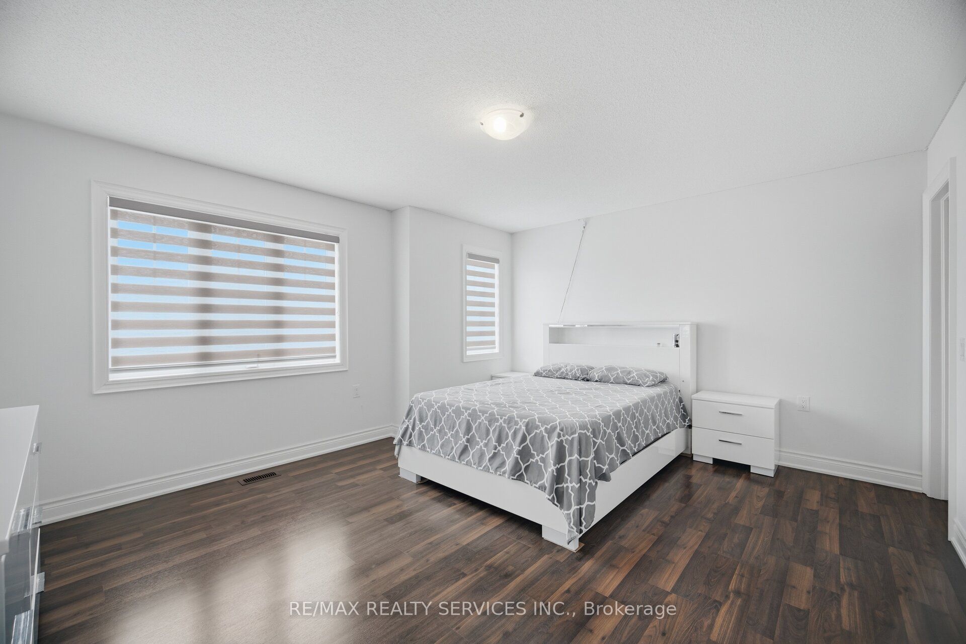 585 Dougall Avenue Property Photo 32