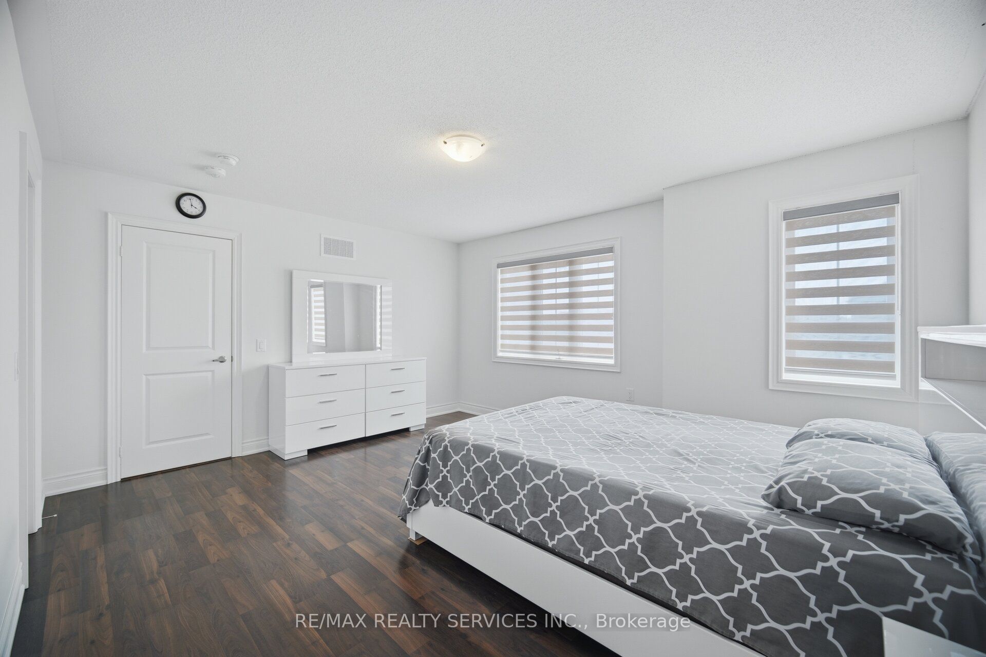 585 Dougall Avenue Property Photo 33