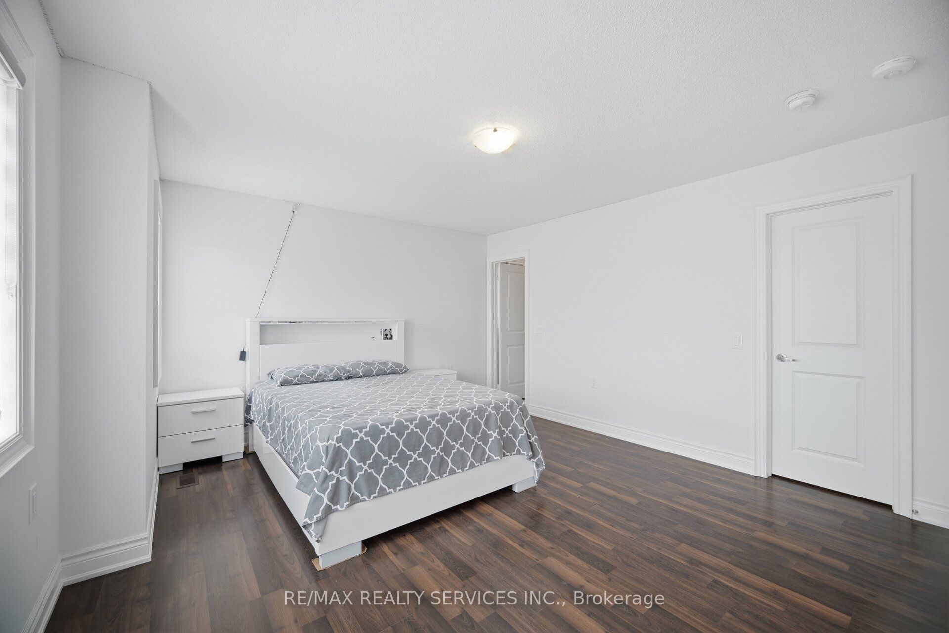 585 Dougall Avenue Property Photo 34