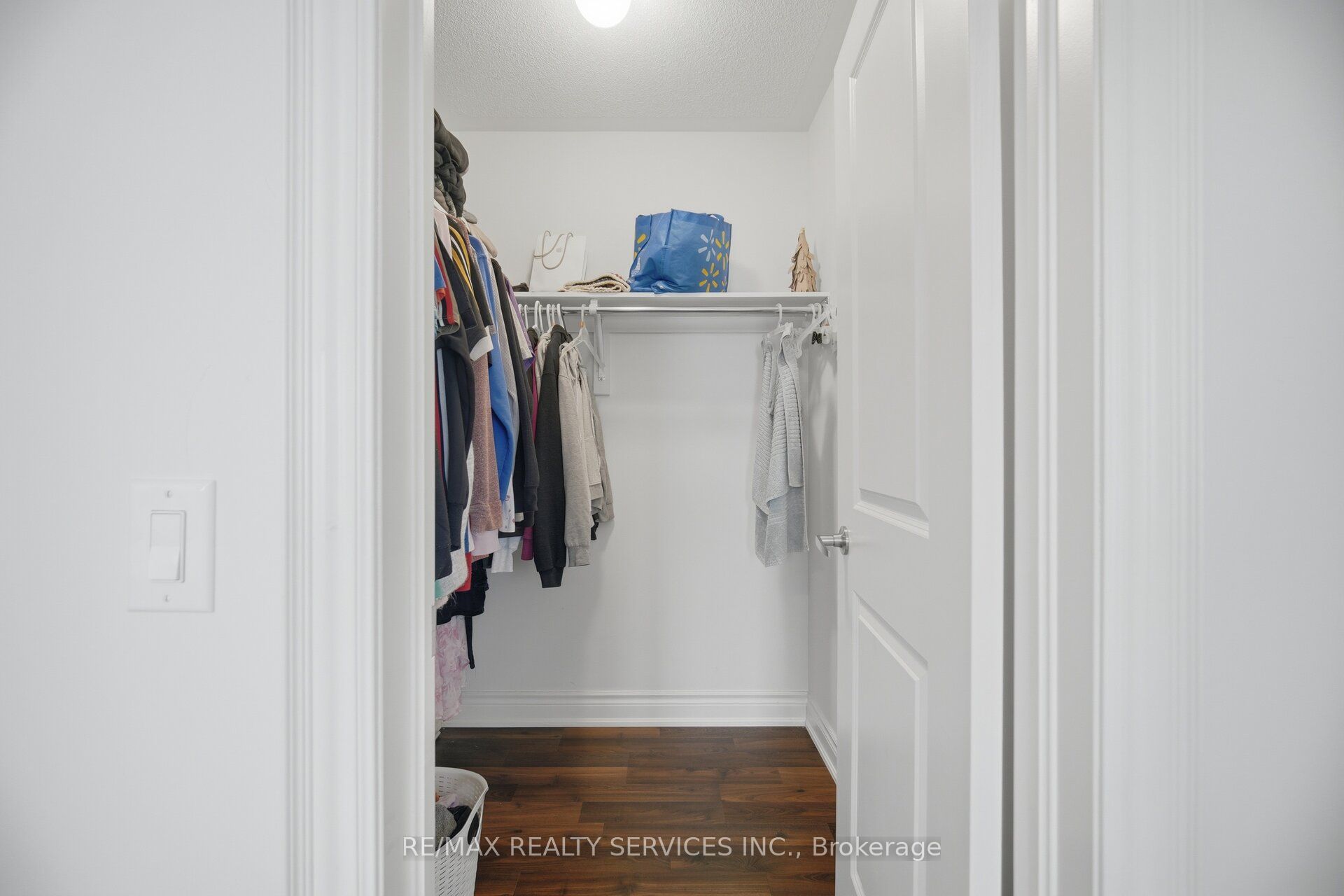 585 Dougall Avenue Property Photo 36
