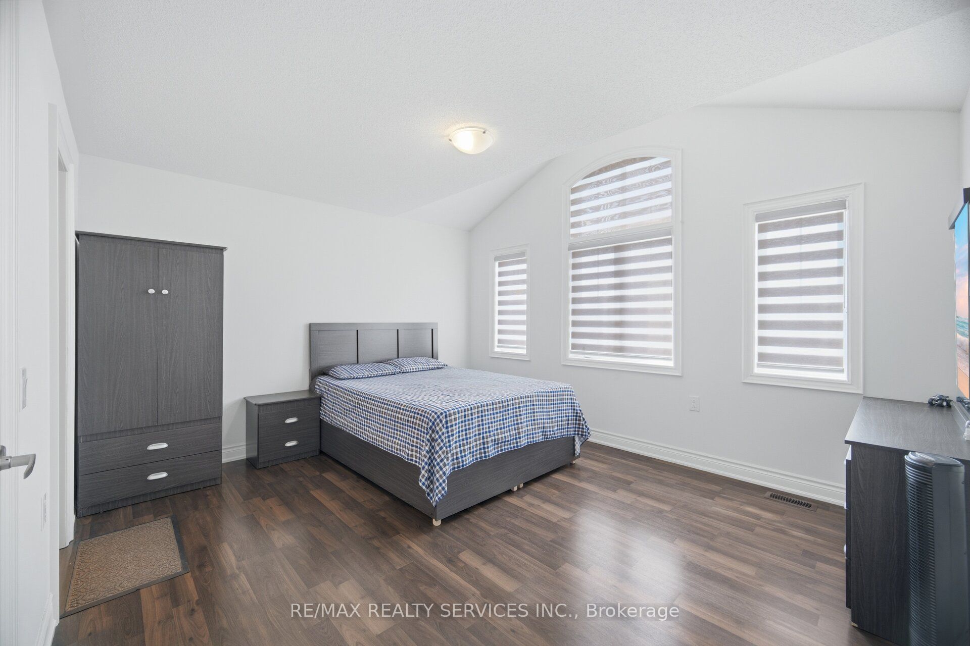 585 Dougall Avenue Property Photo 37