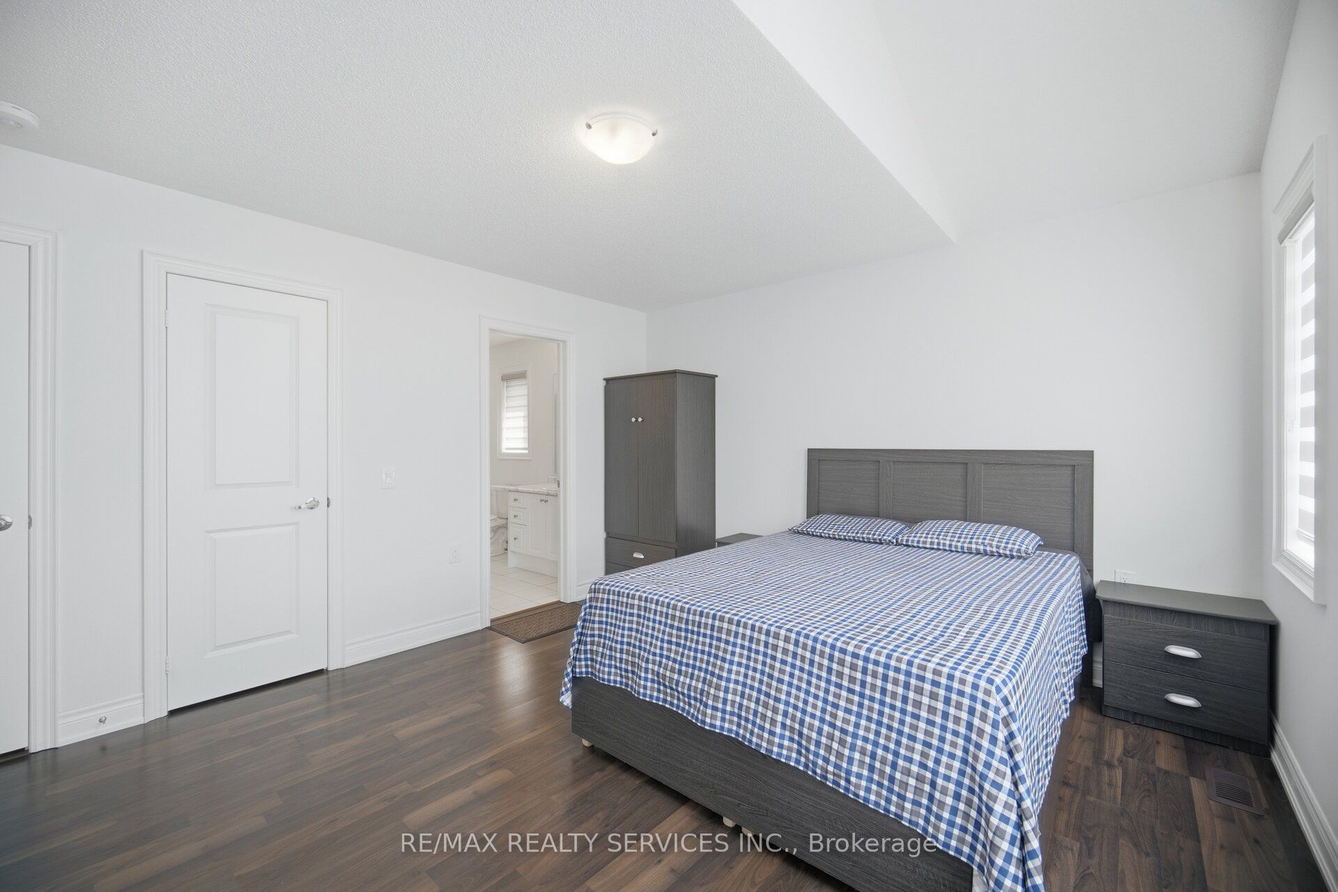 585 Dougall Avenue Property Photo 38