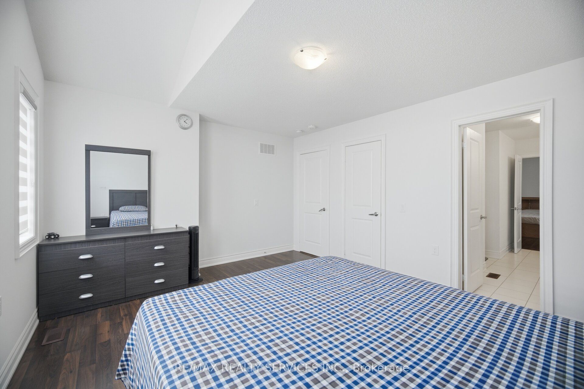 585 Dougall Avenue Property Photo 39