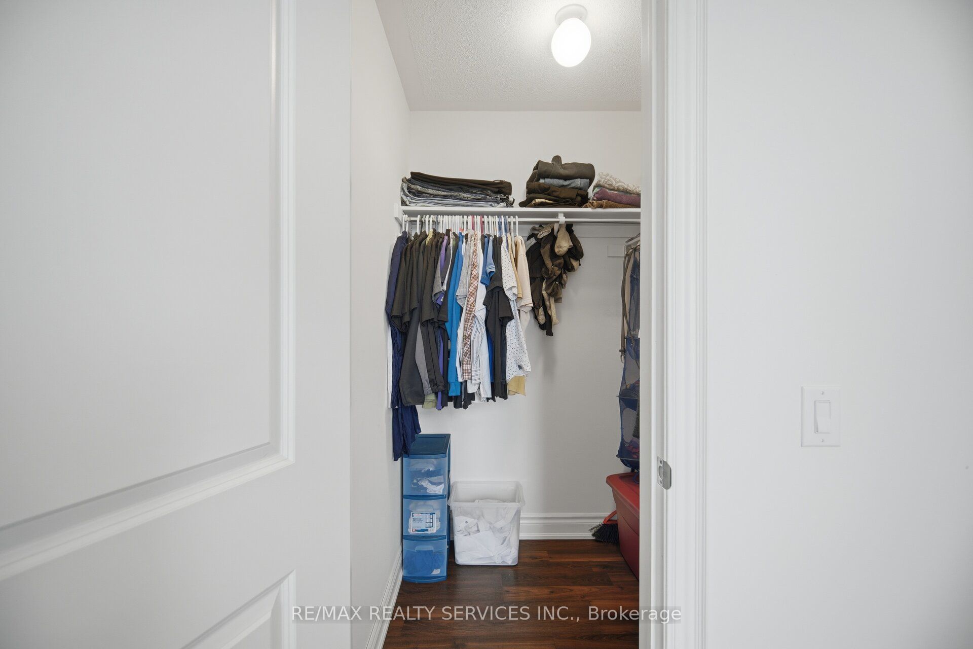 585 Dougall Avenue Property Photo 40