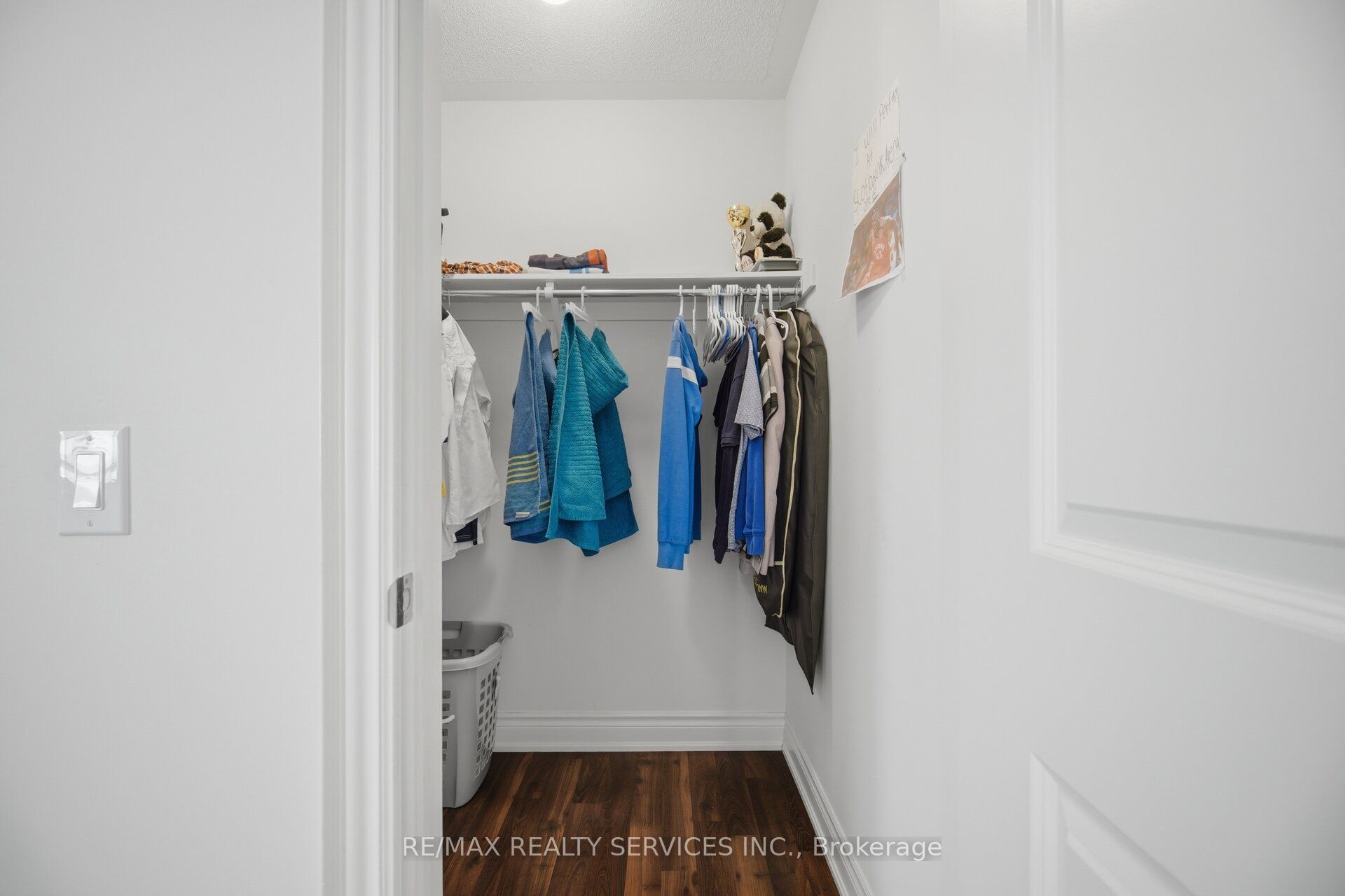 585 Dougall Avenue Property Photo 43