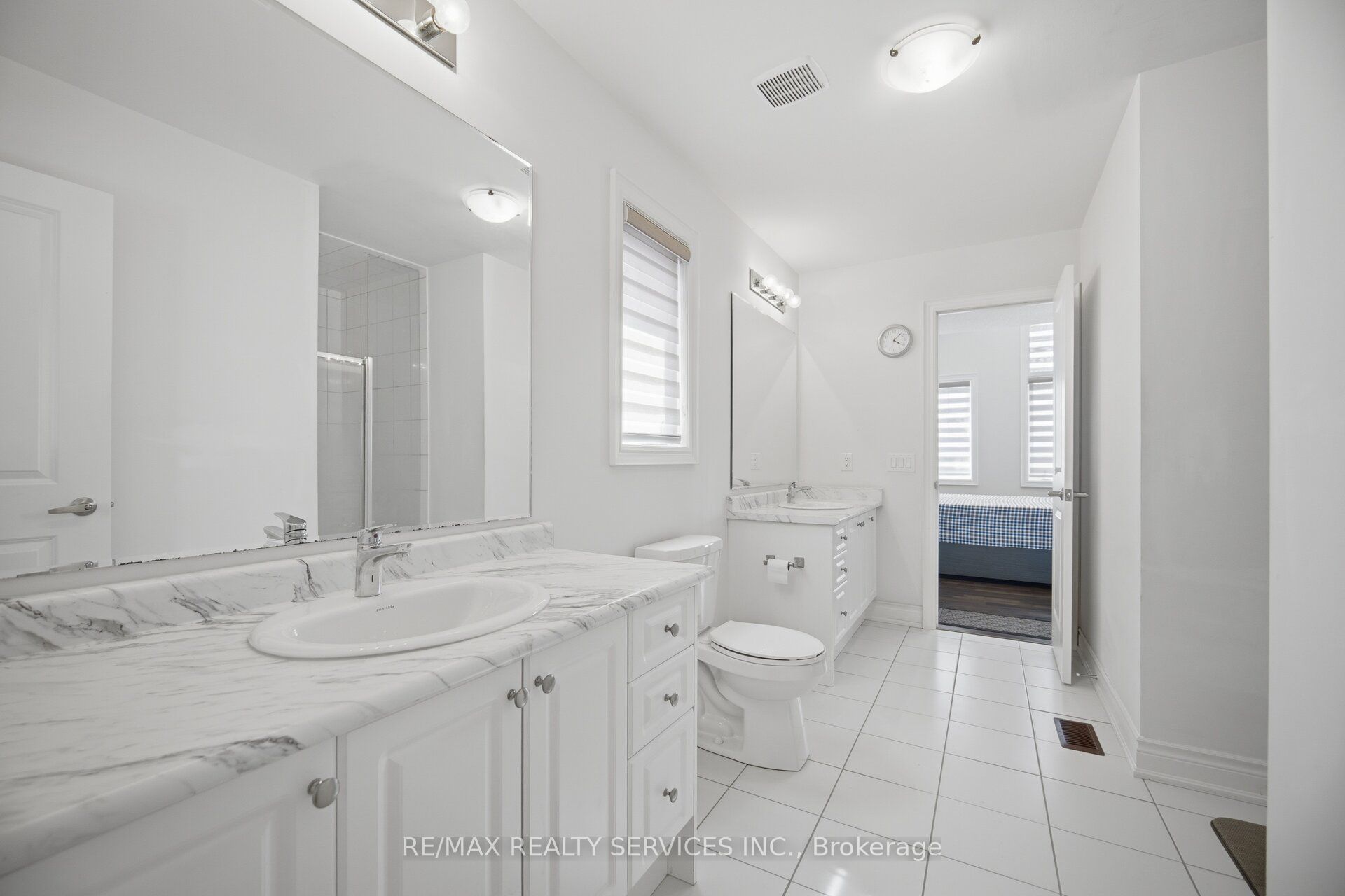 585 Dougall Avenue Property Photo 44