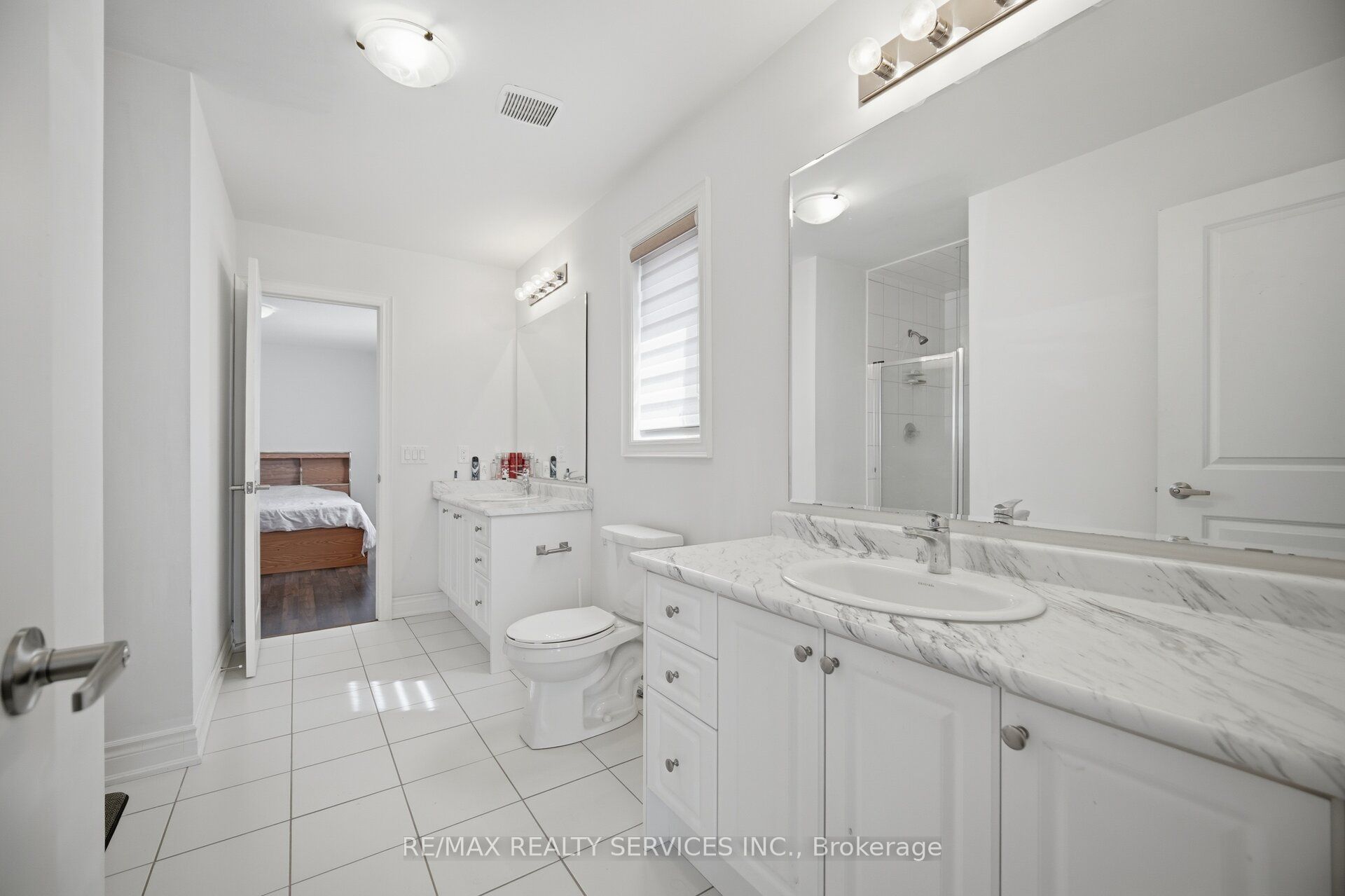 585 Dougall Avenue Property Photo 45