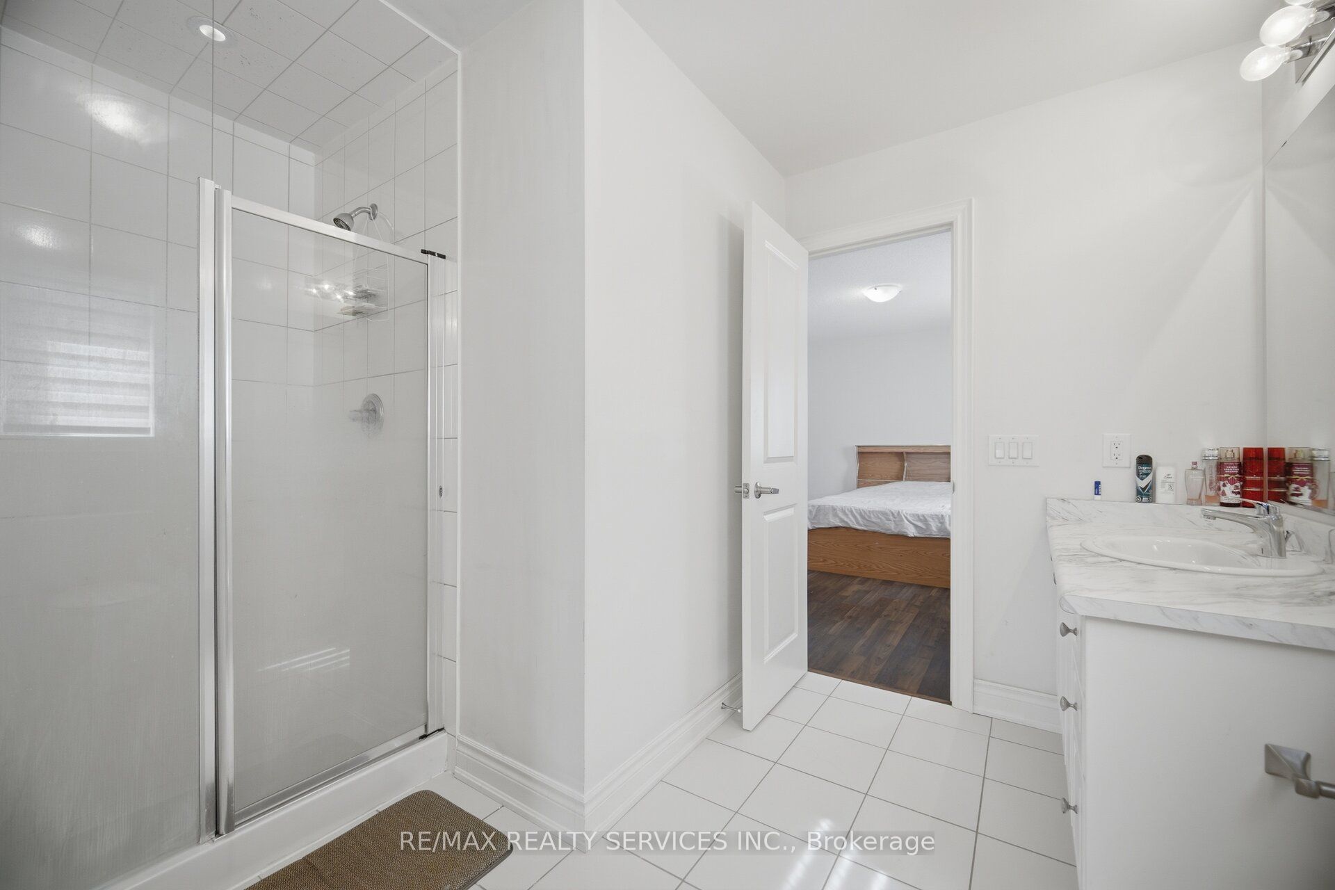 585 Dougall Avenue Property Photo 46