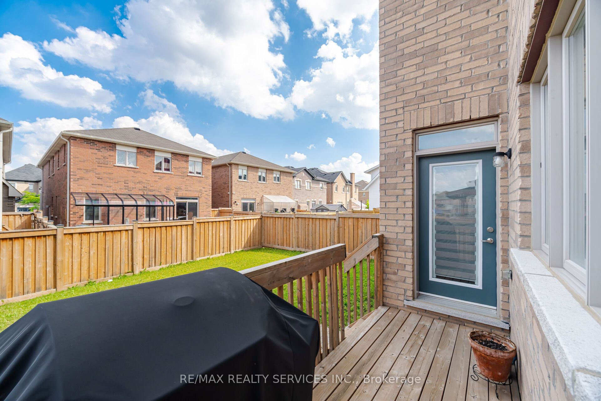585 Dougall Avenue Property Photo 47