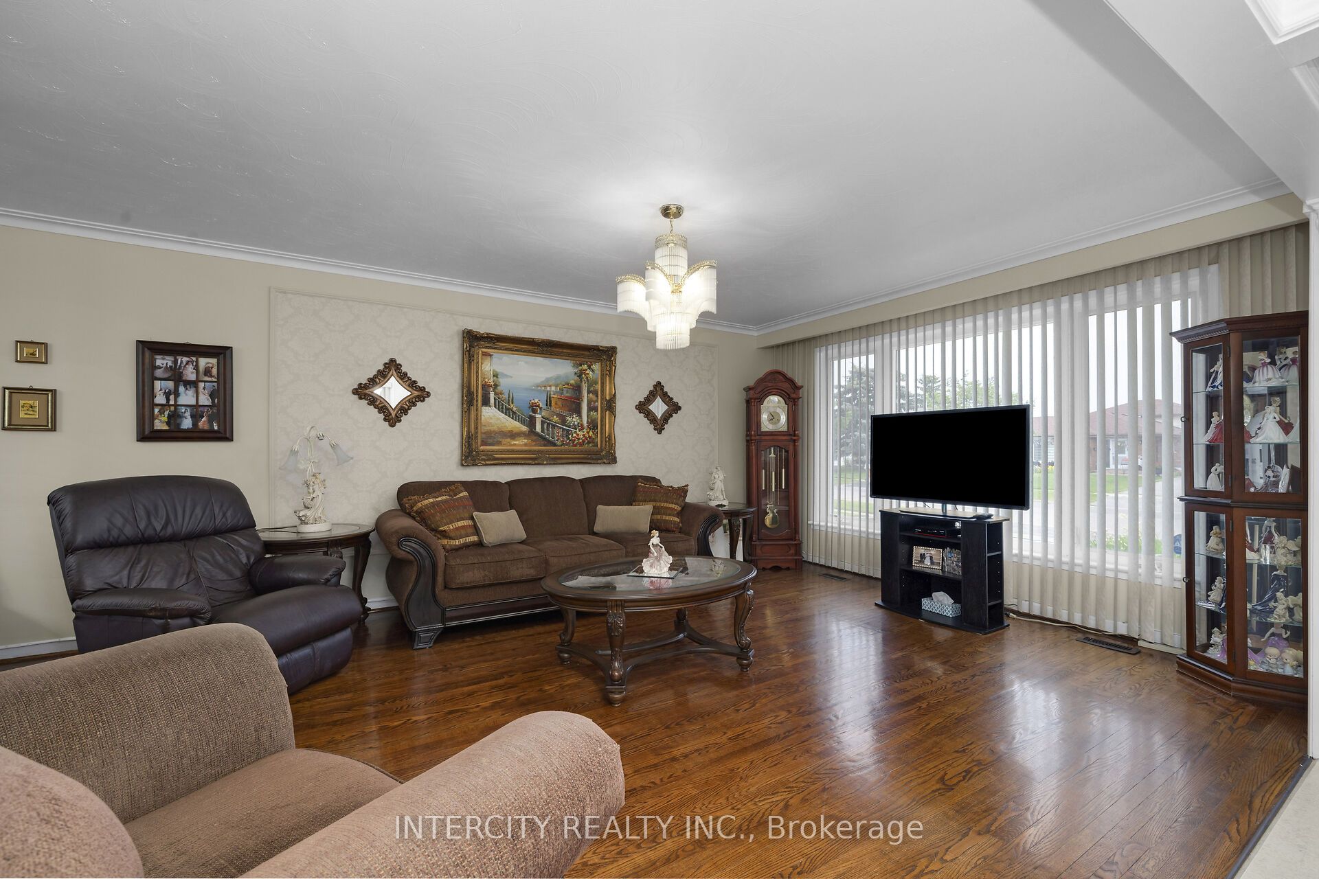 7279 Vernor Drive Property Photo 6