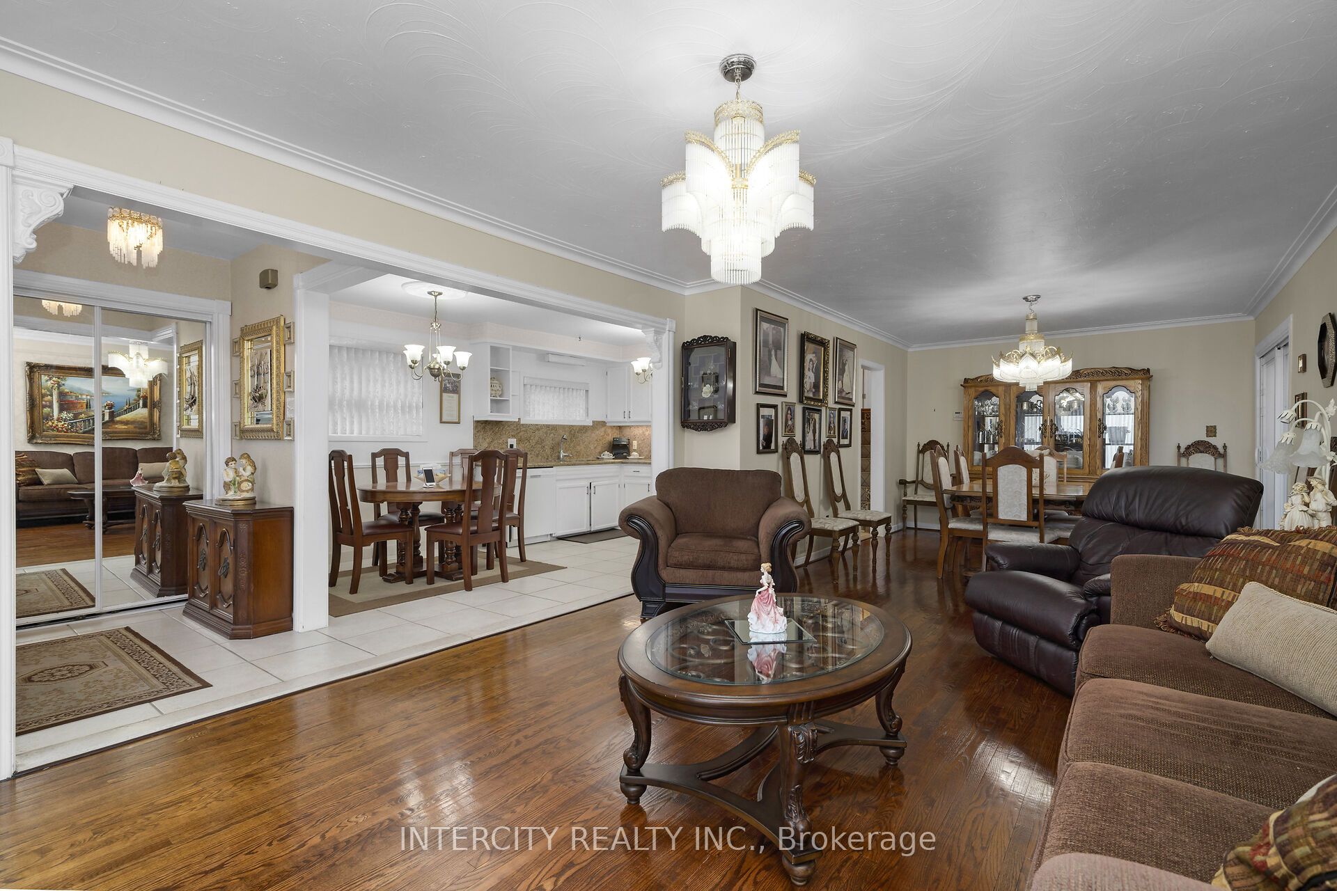 7279 Vernor Drive Property Photo 7