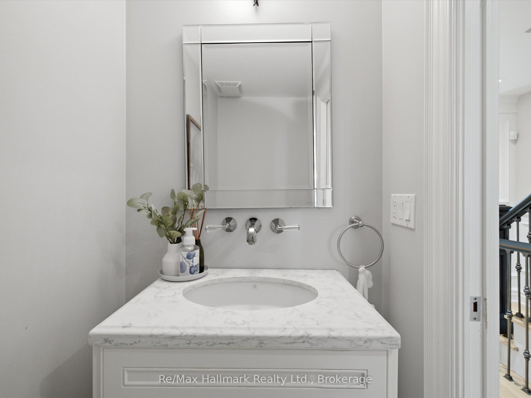 153 Cairncroft Road Property Photo 8