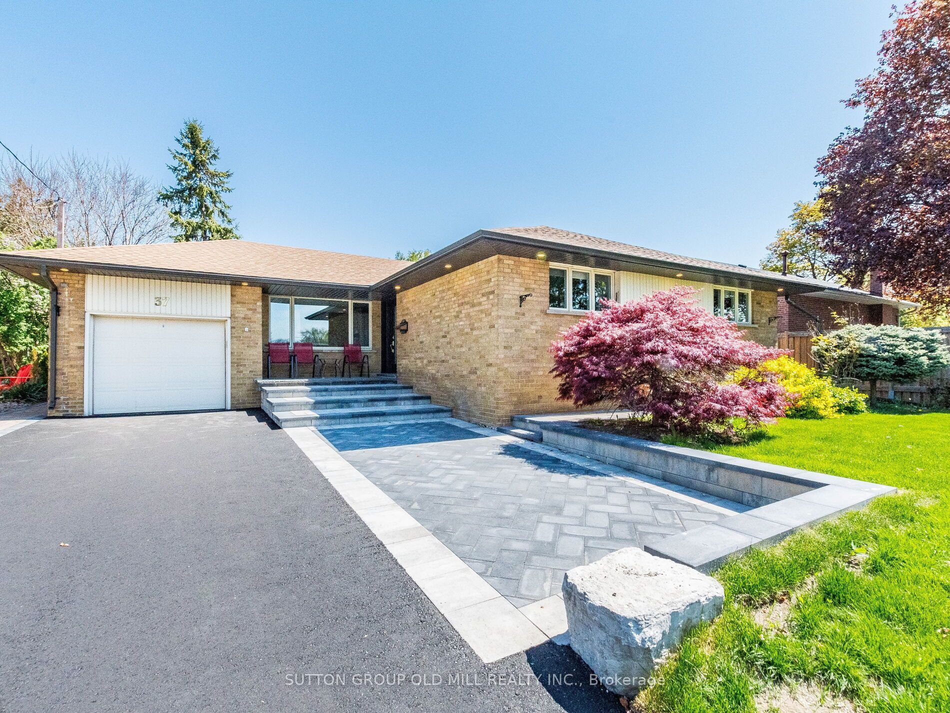 37 Suburban Drive Property Photo 1