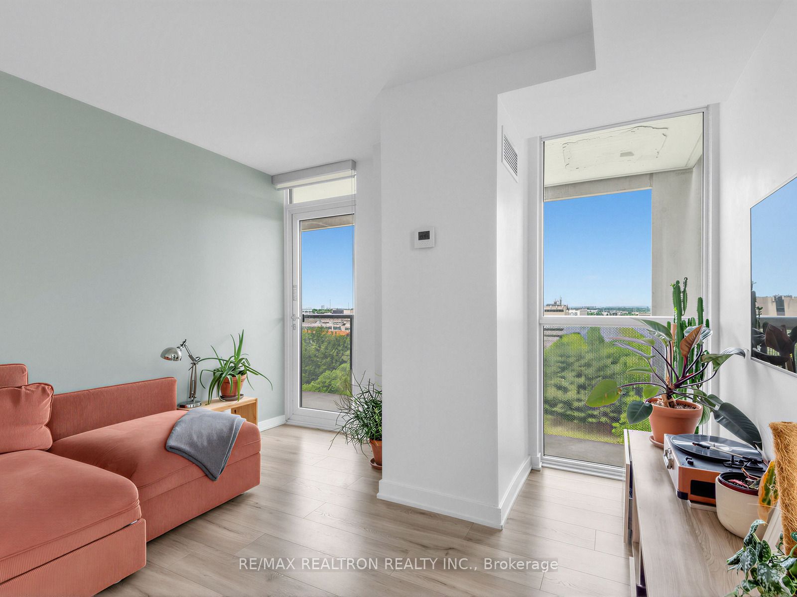 160 Flemington Road 1005 Property Photo 2