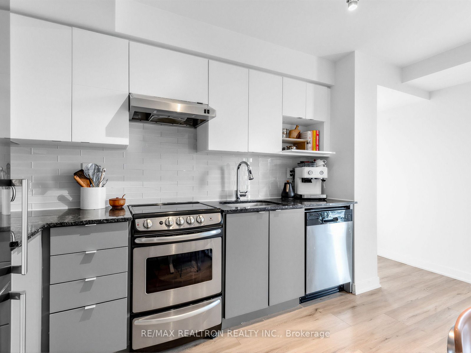 160 Flemington Road 1005 Property Photo 7