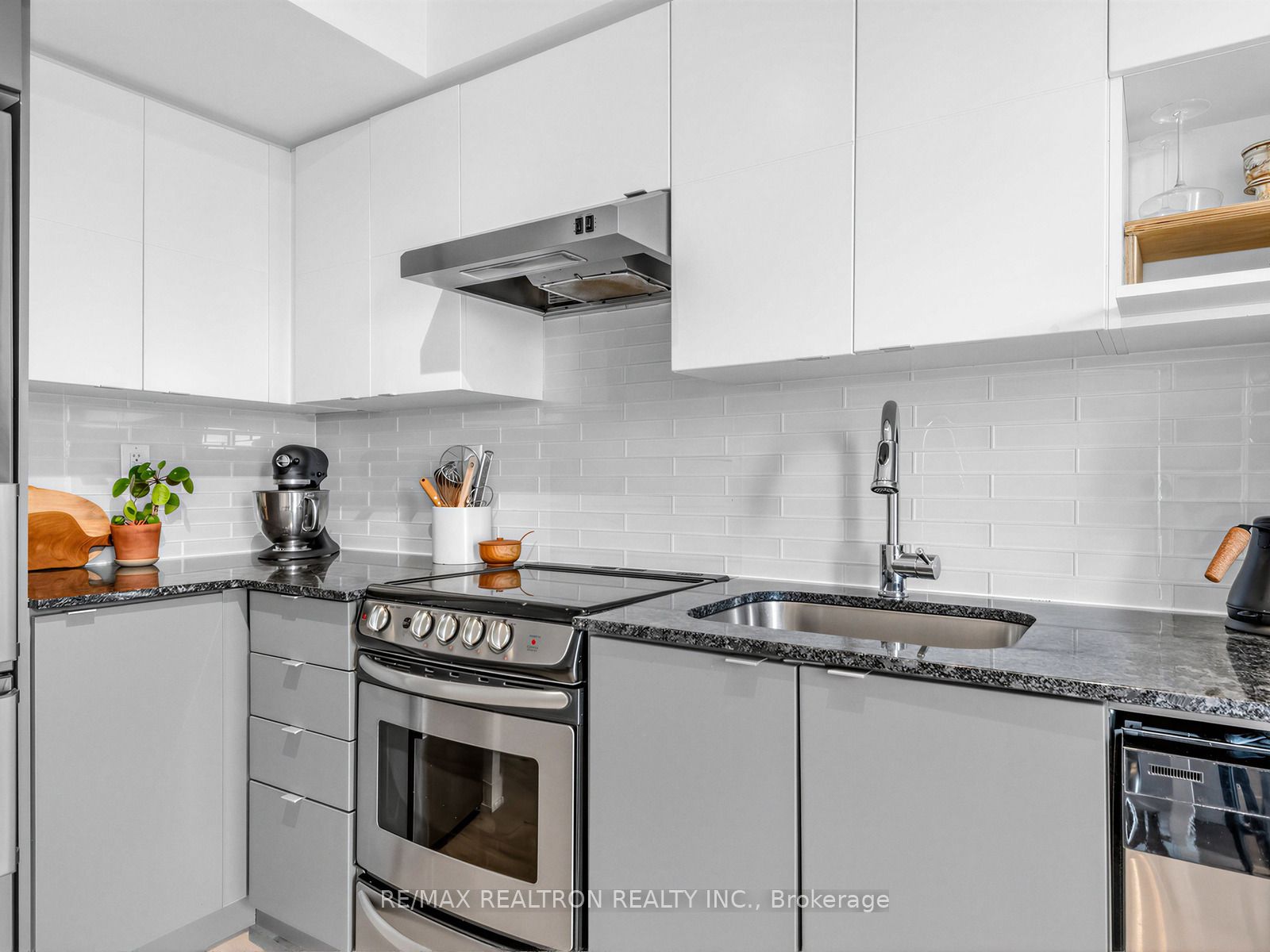 160 Flemington Road 1005 Property Photo 9