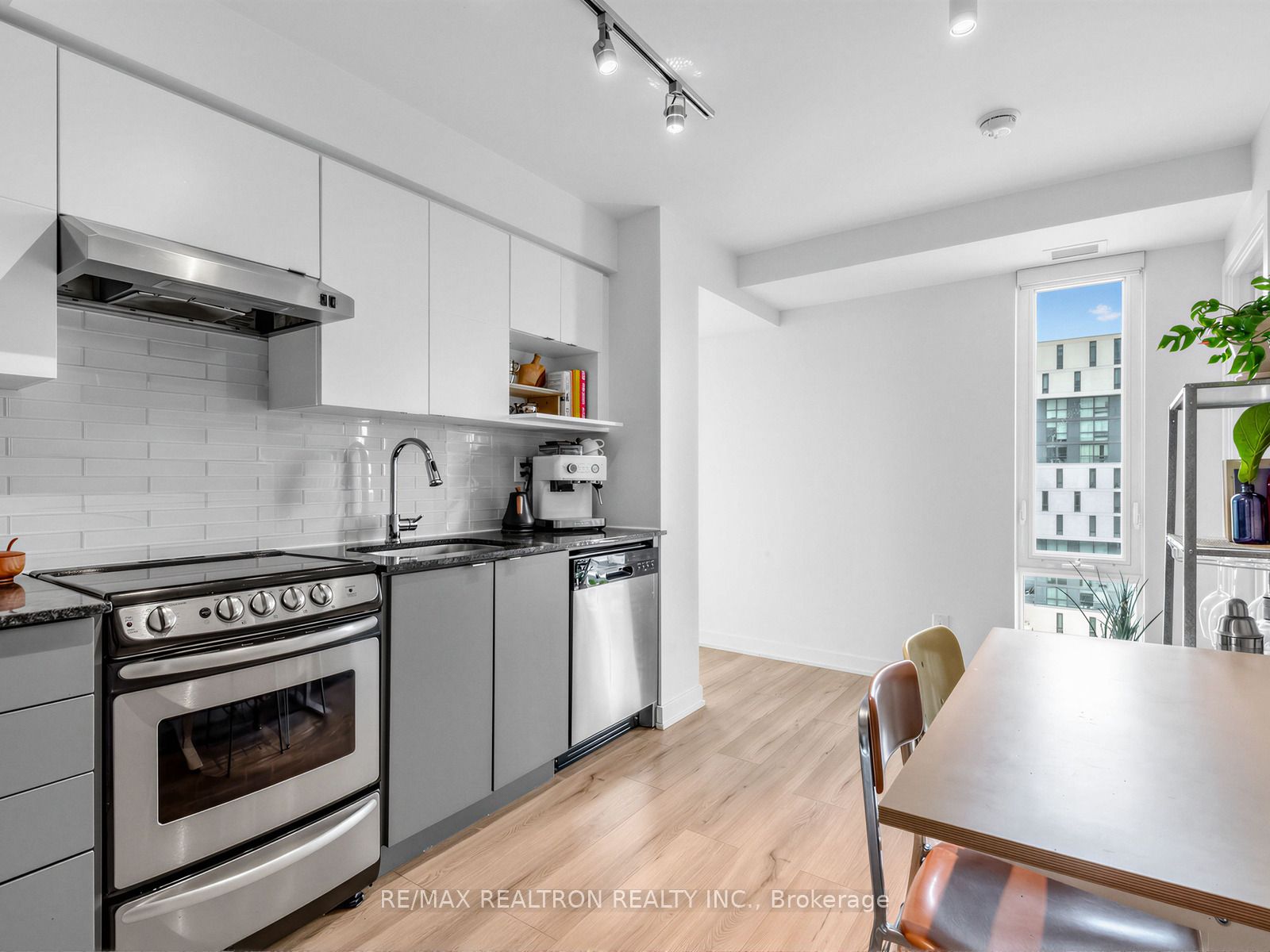 160 Flemington Road 1005 Property Photo 10