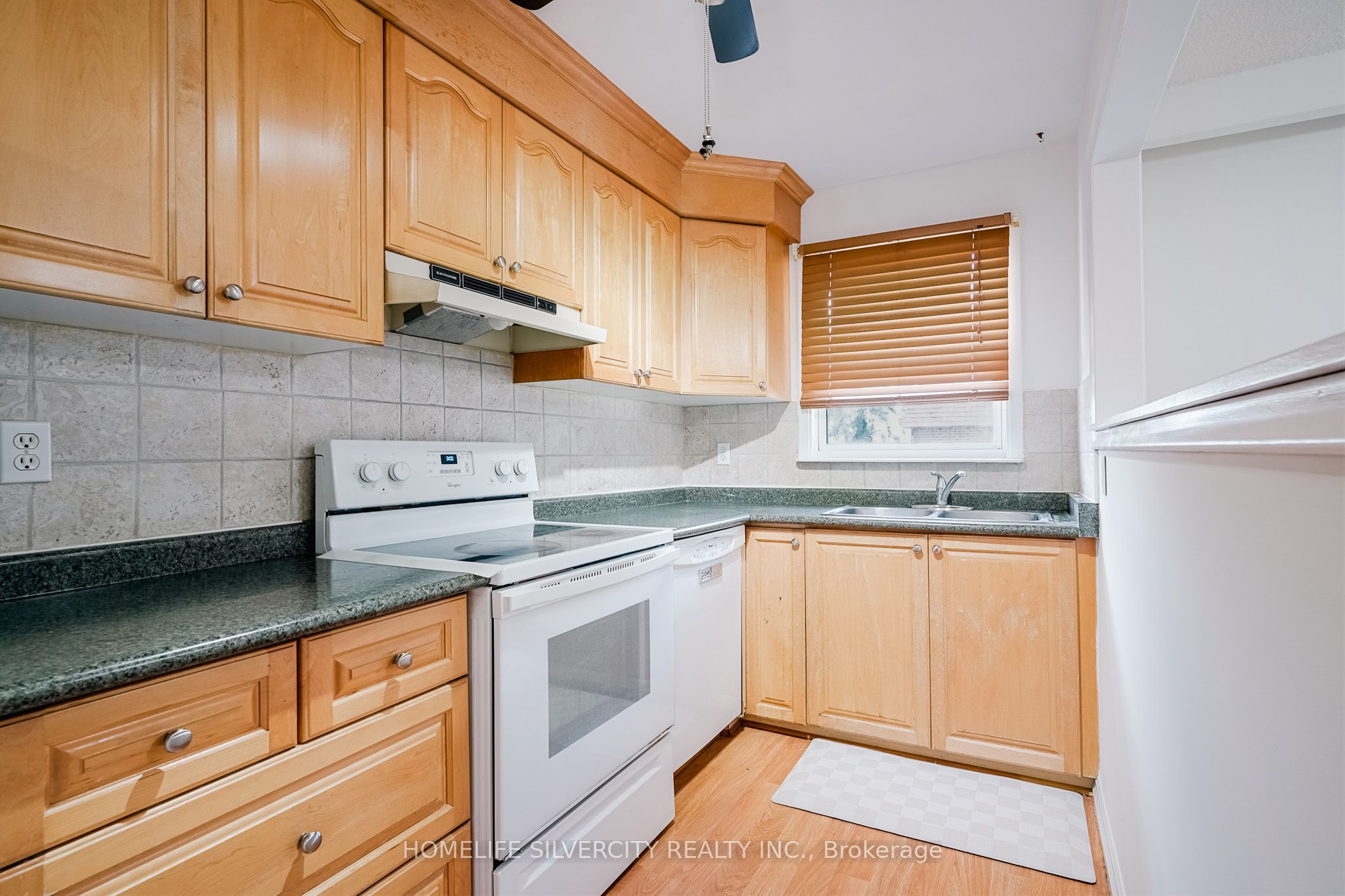 235 Bronte Street S 57 Property Photo 15