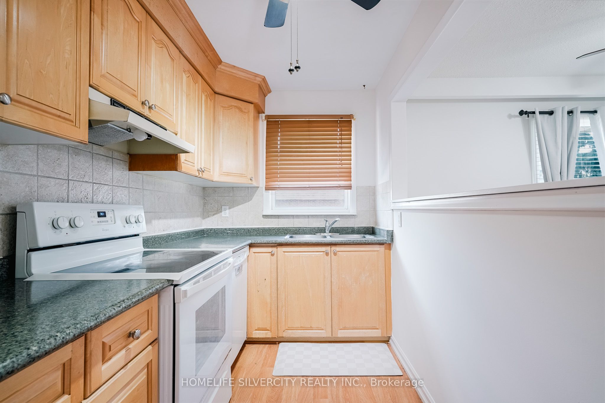 235 Bronte Street S 57 Property Photo 16