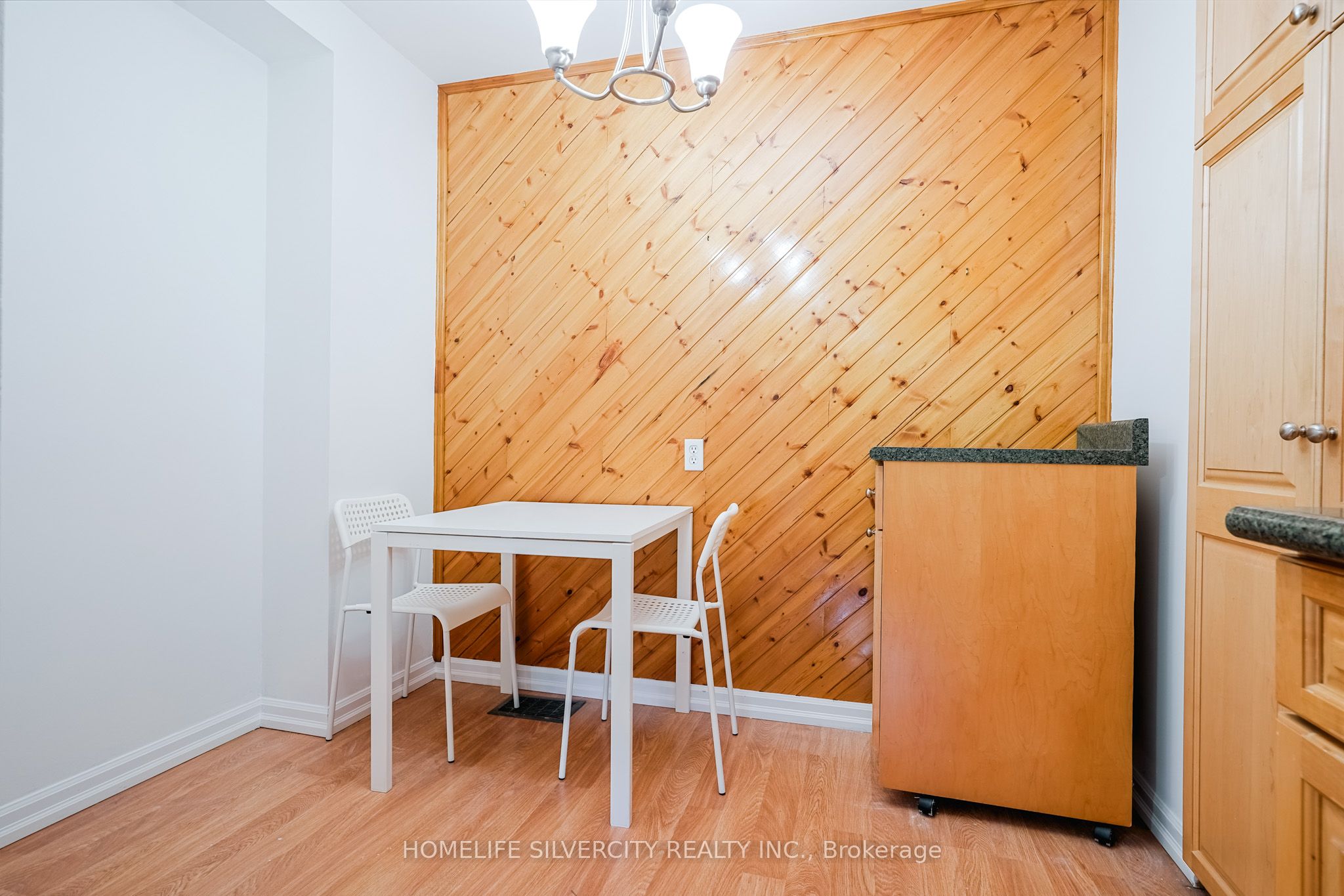235 Bronte Street S 57 Property Photo 19