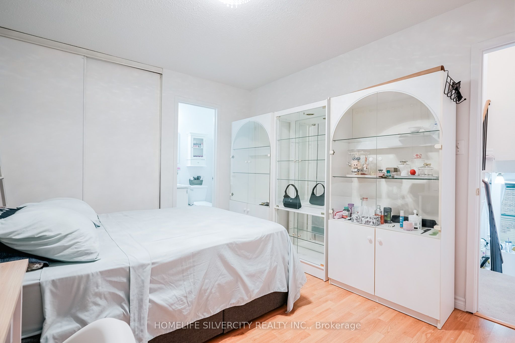 235 Bronte Street S 57 Property Photo 31
