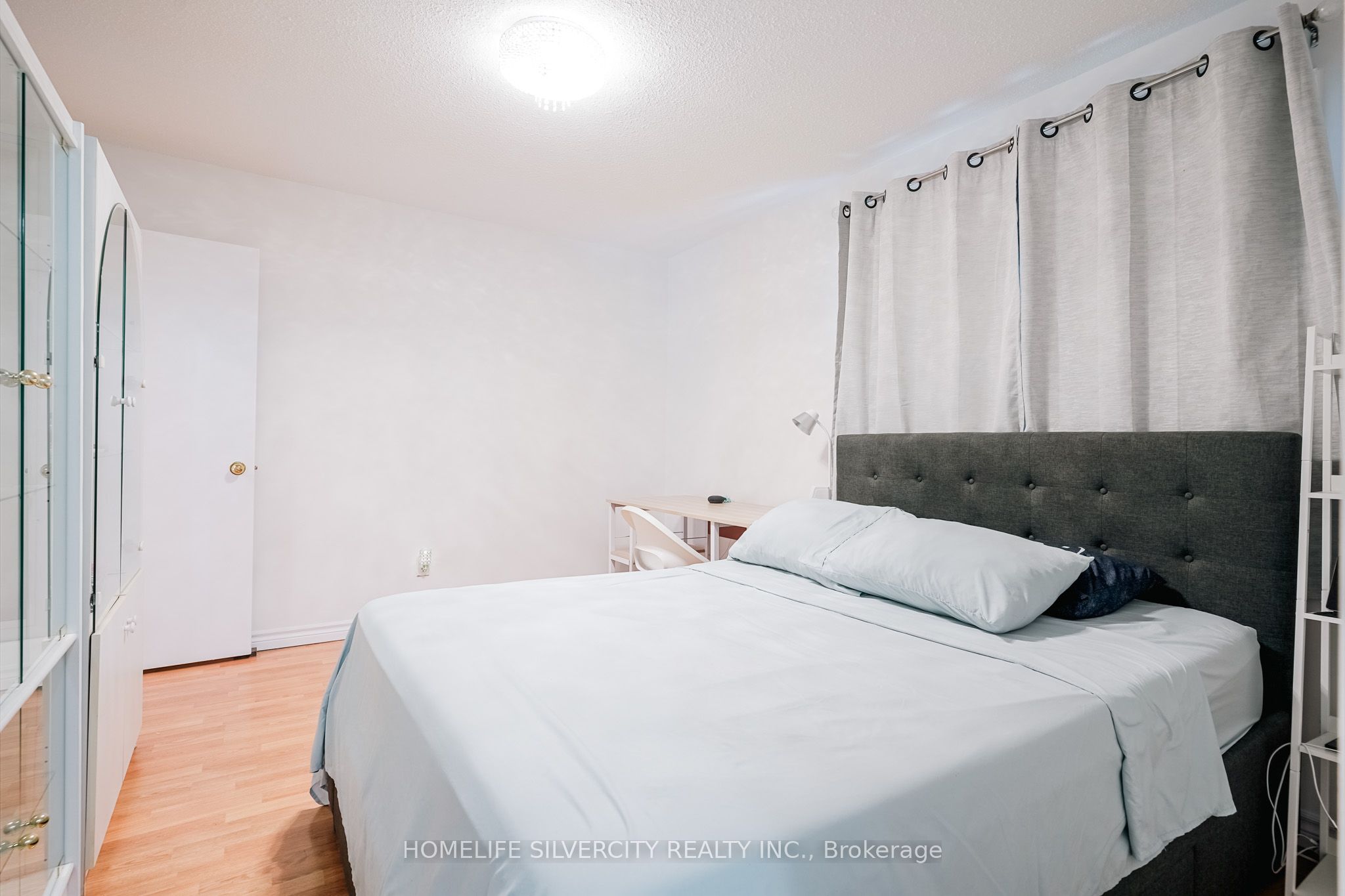 235 Bronte Street S 57 Property Photo 32