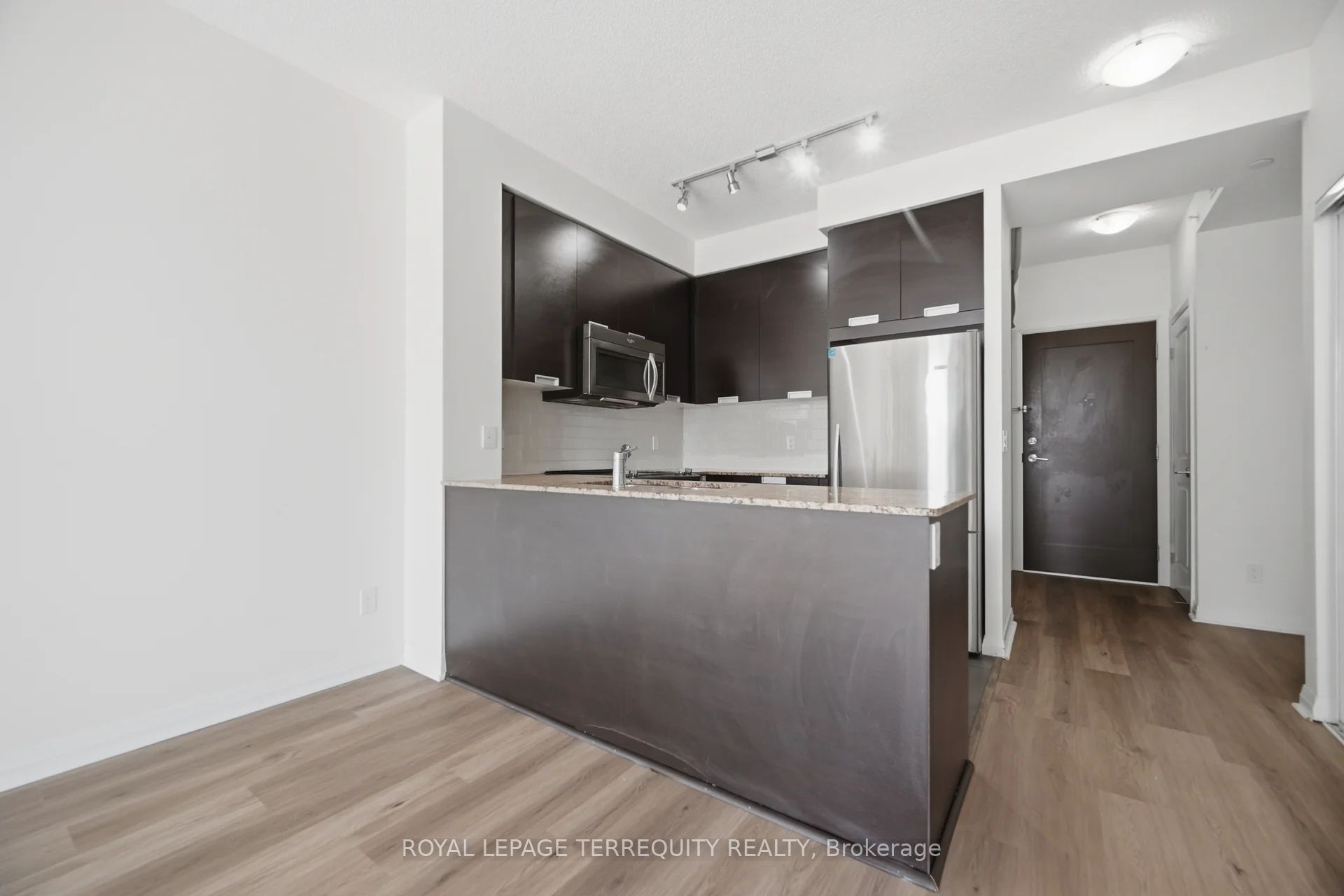 75 Eglinton Avenue W 703 Property Photo 6