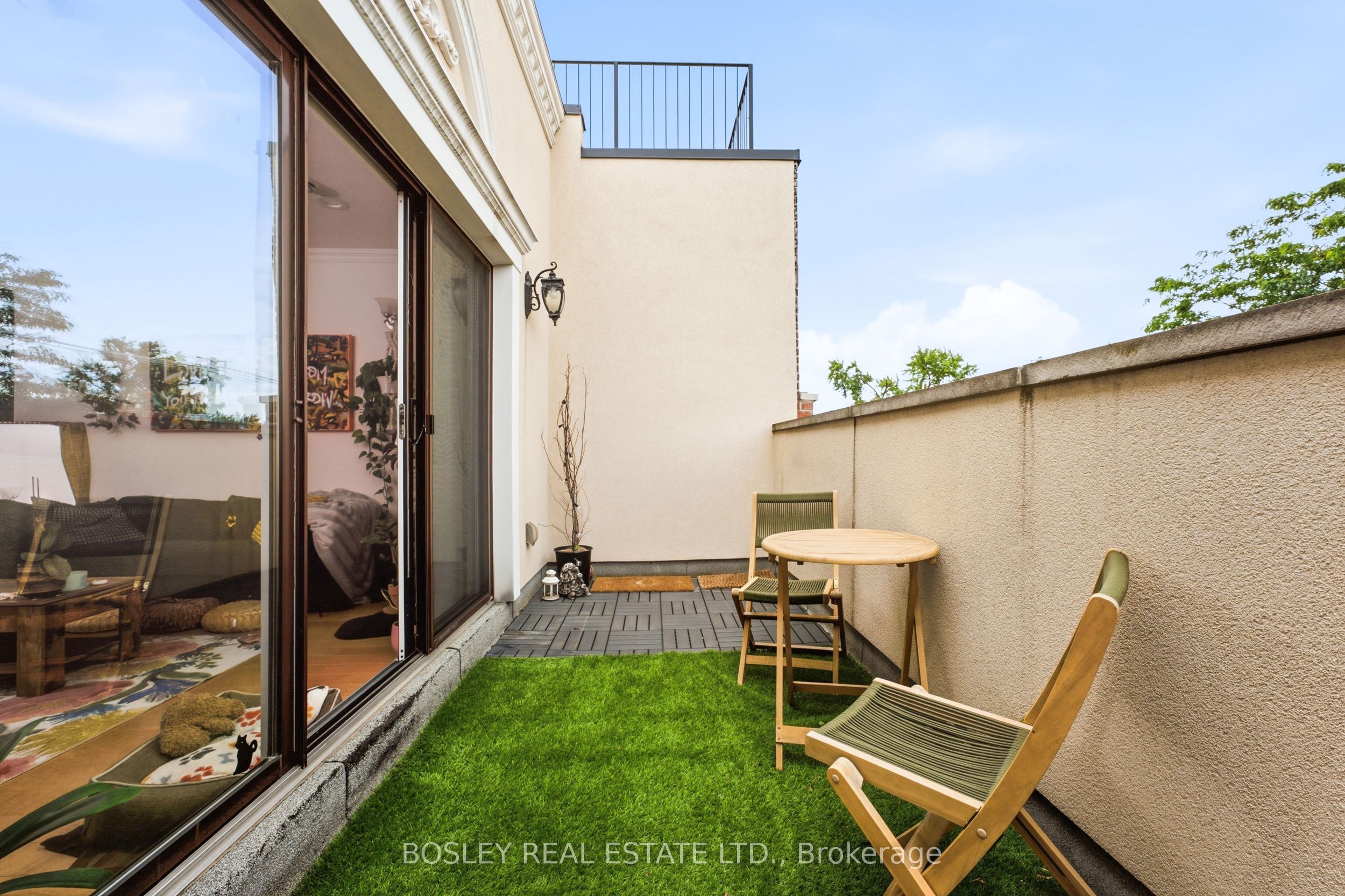 115 Roncesvalles Avenue 3 Property Photo 2