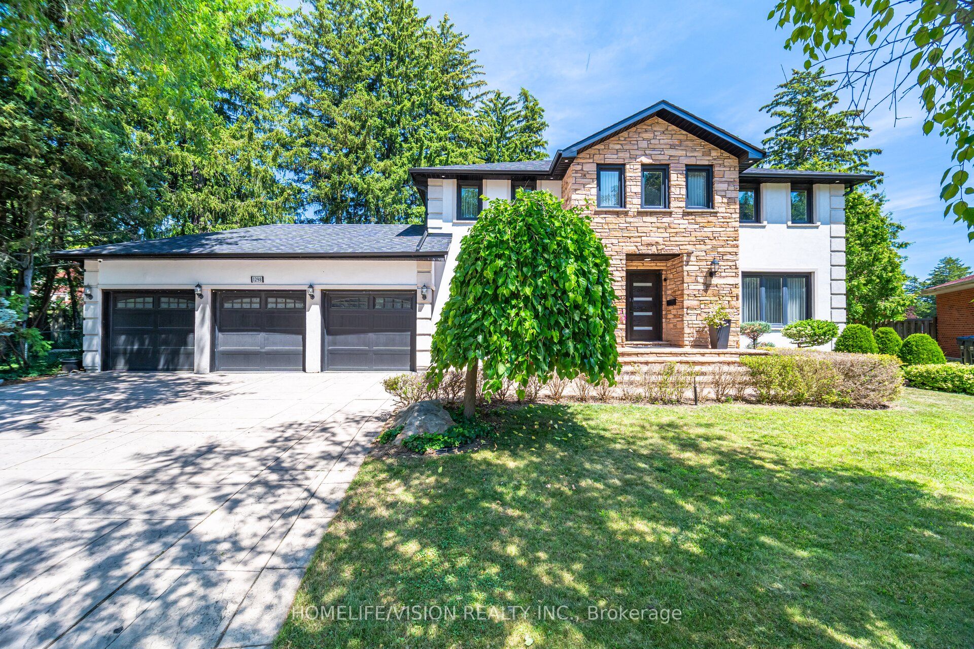 1298 Bunsden Avenue Property Photo 1