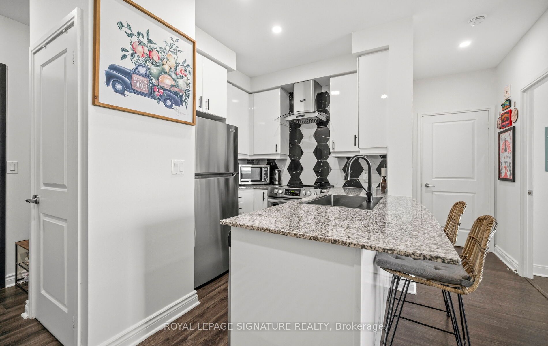 90 Absolute Avenue 1301 Property Photo 8