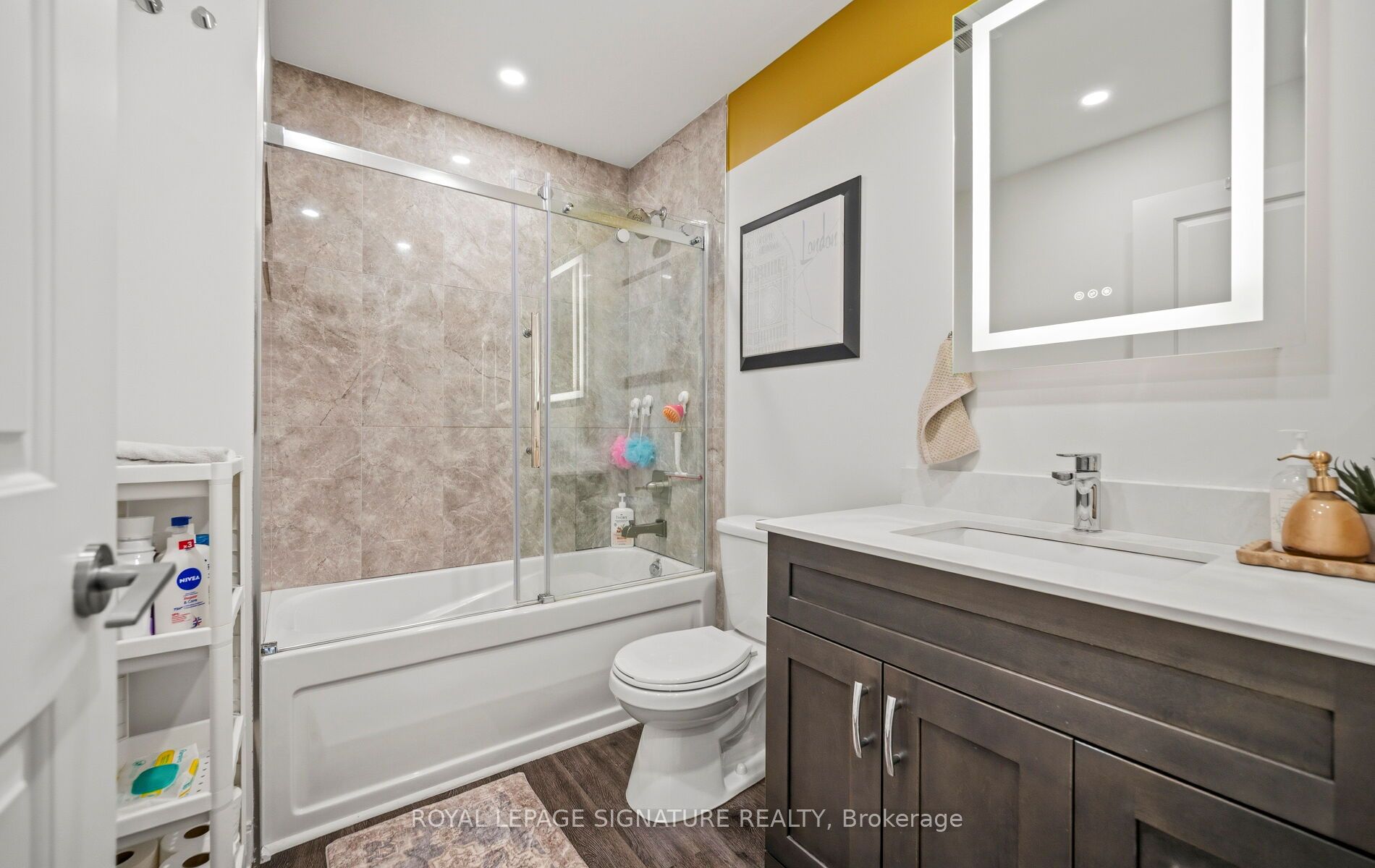 90 Absolute Avenue 1301 Property Photo 16