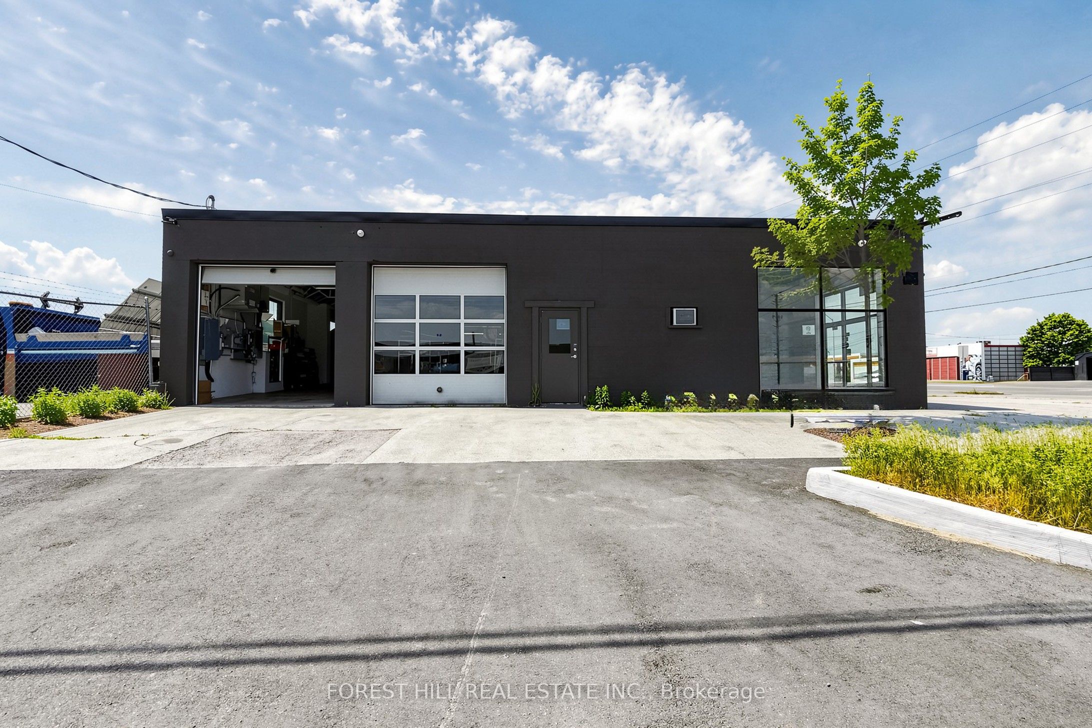 1502 Speers Road Property Photo 3