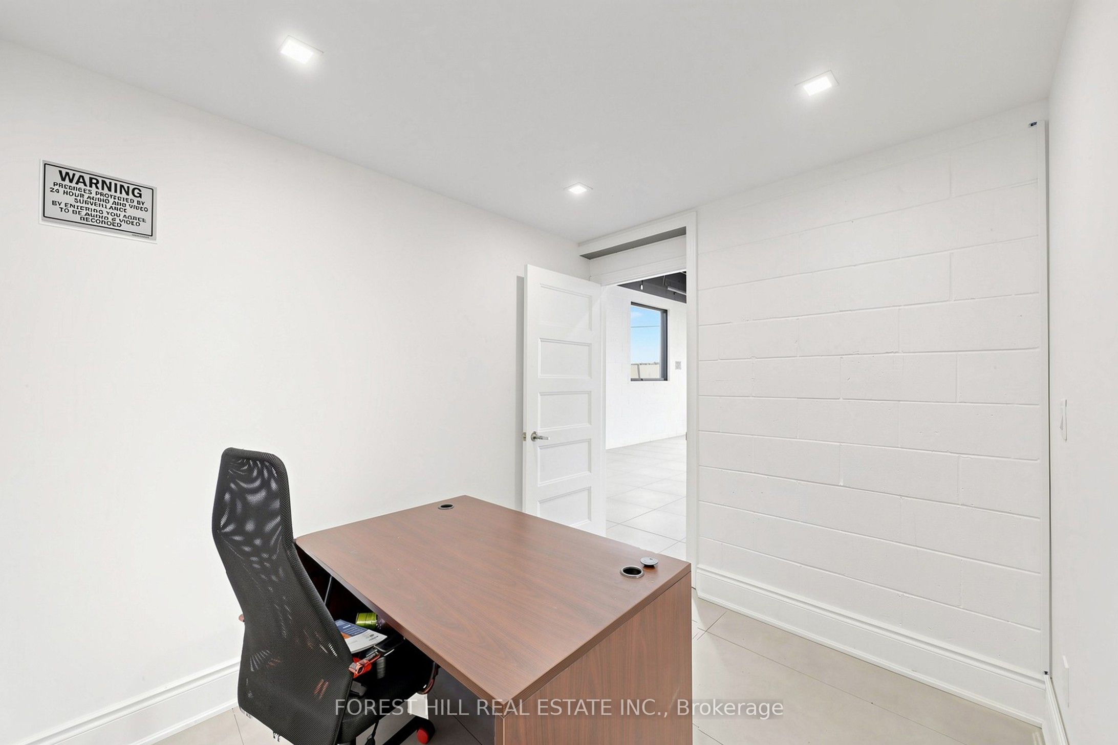 1502 Speers Road Property Photo 10