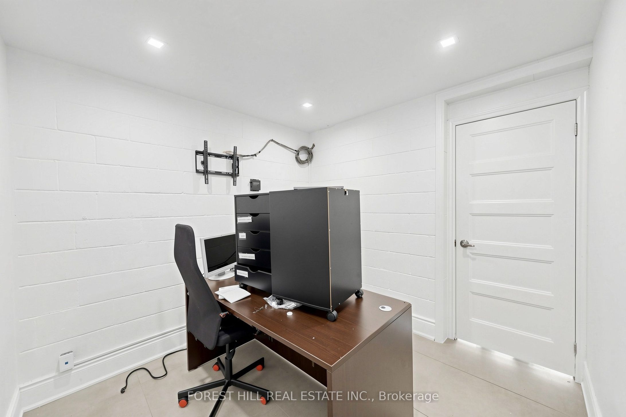 1502 Speers Road Property Photo 11