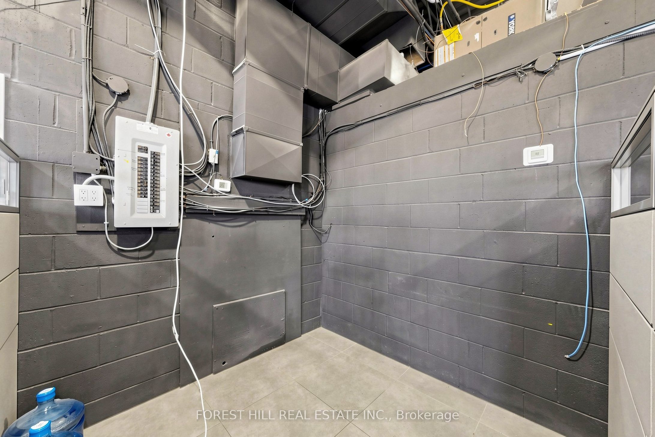 1502 Speers Road Property Photo 12