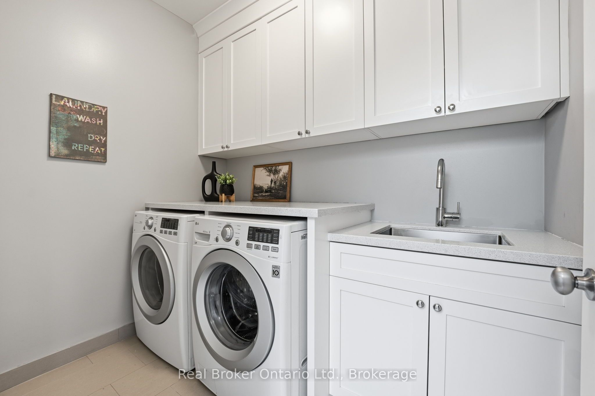 2541 Kate Common Property Photo 21