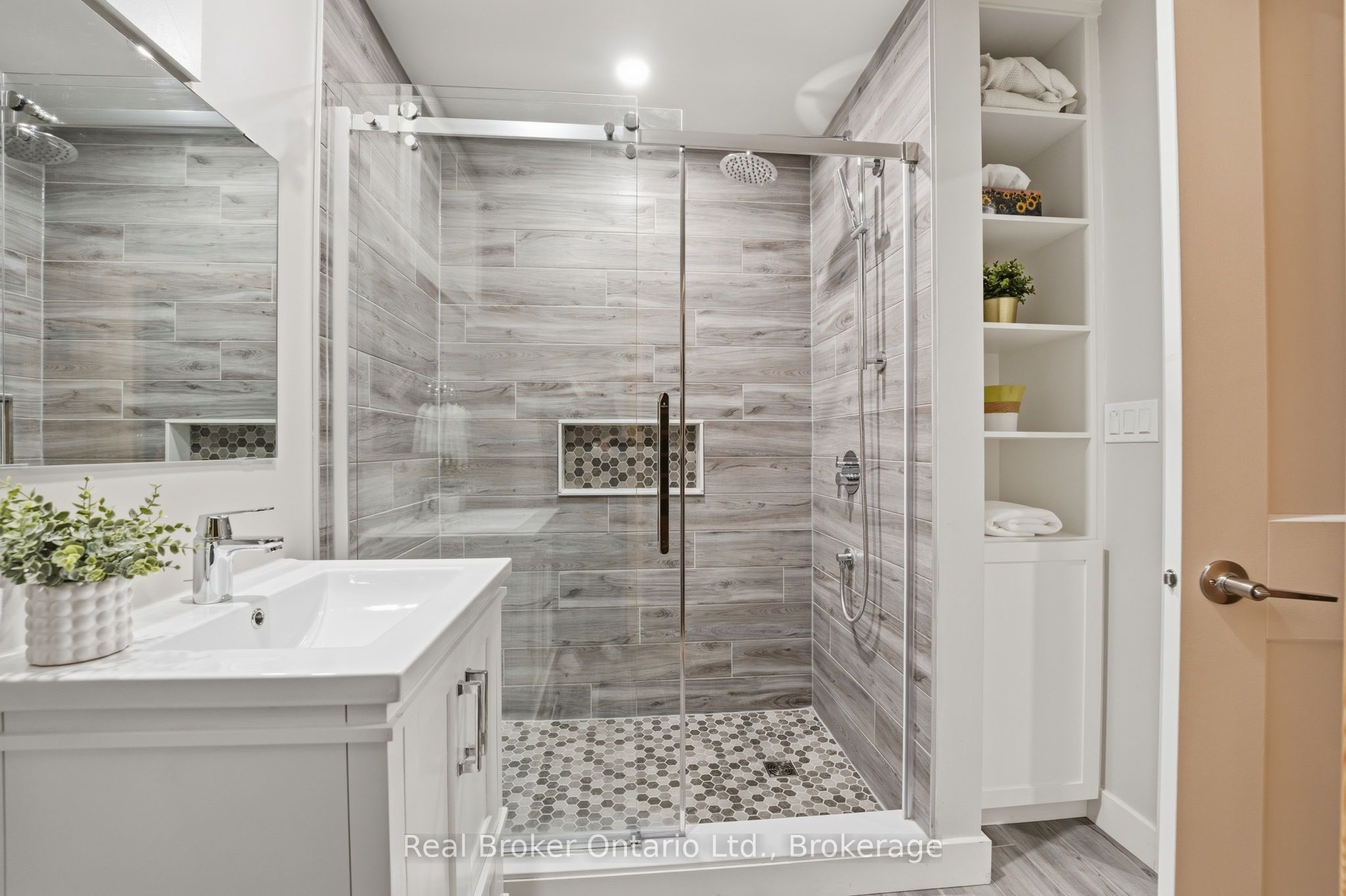 2541 Kate Common Property Photo 40