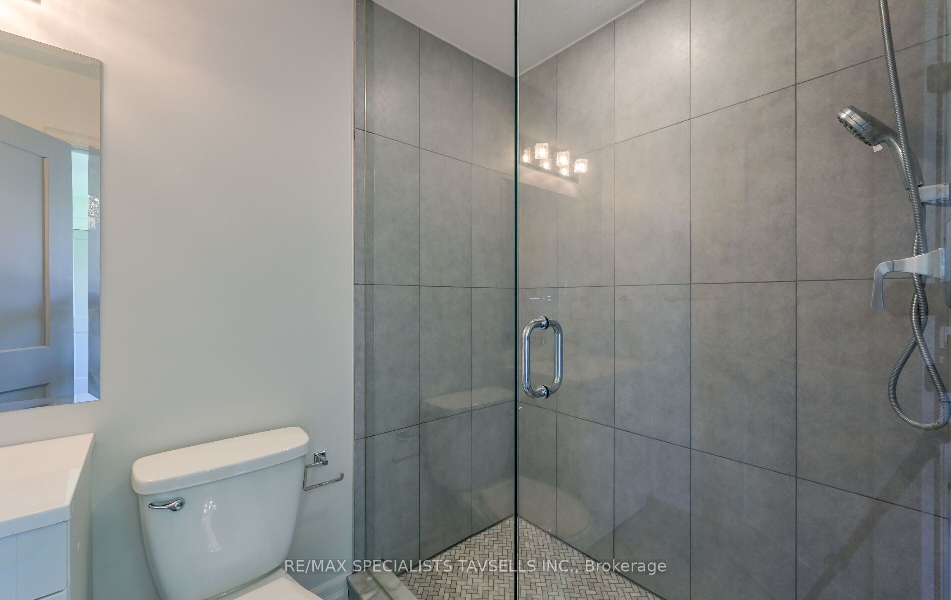 10 Victoria Street Property Photo 37
