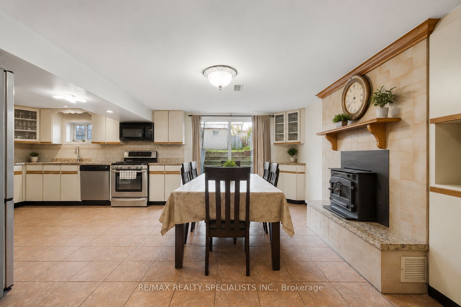 2571 Trident Avenue Property Photo 5
